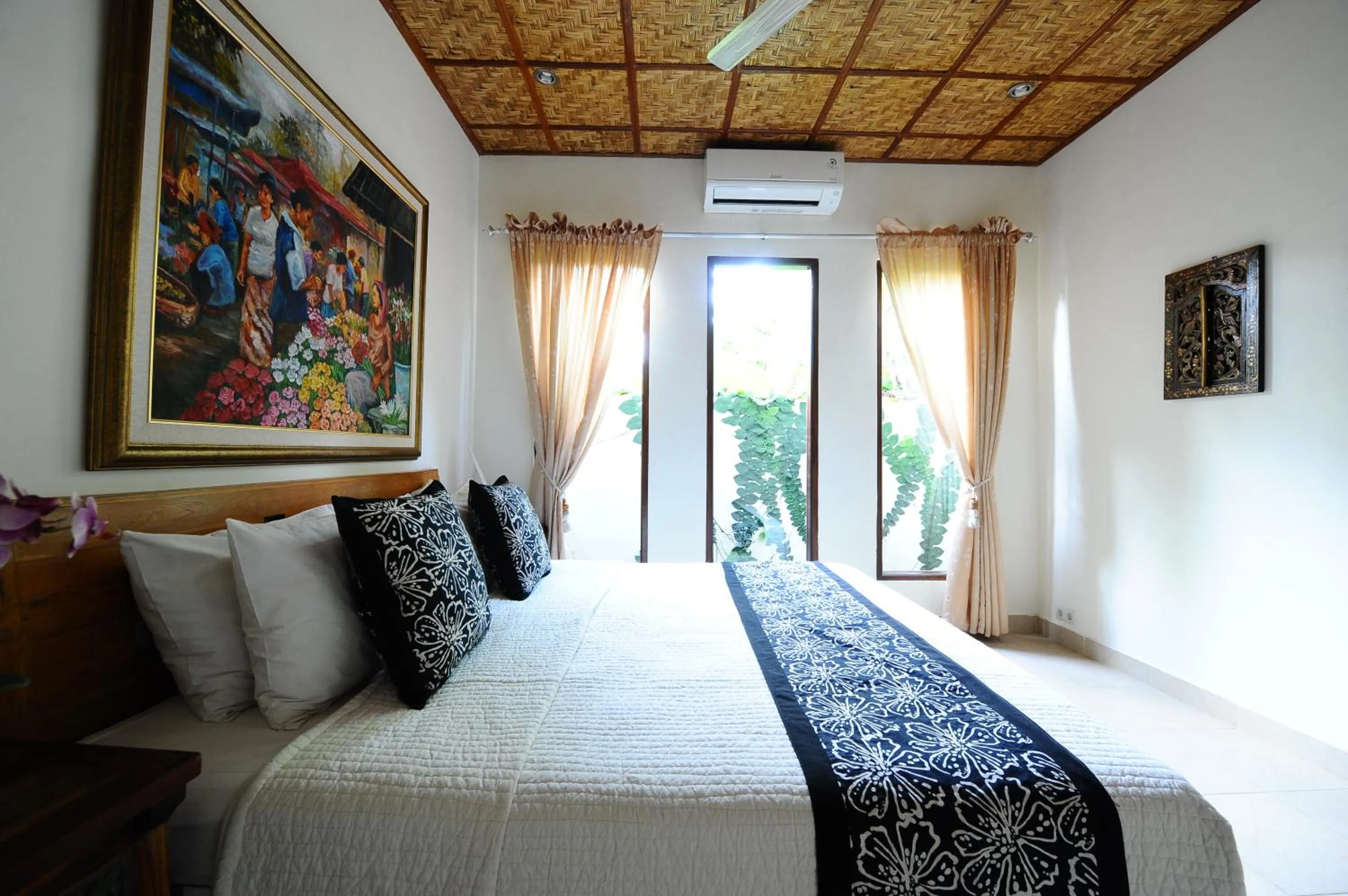 Bedroom, Bed in Villa Paradise