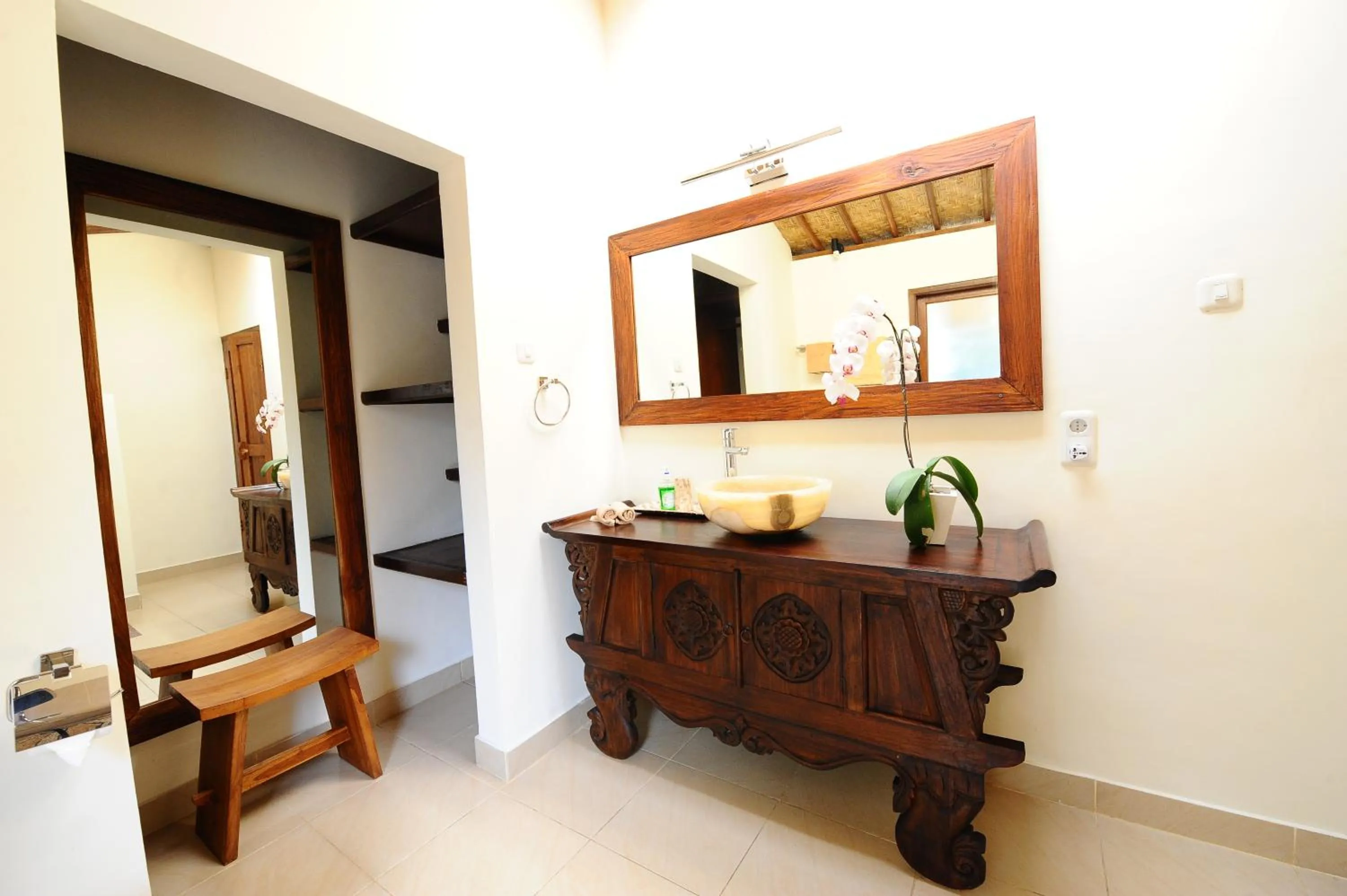 Shower in Villa Paradise