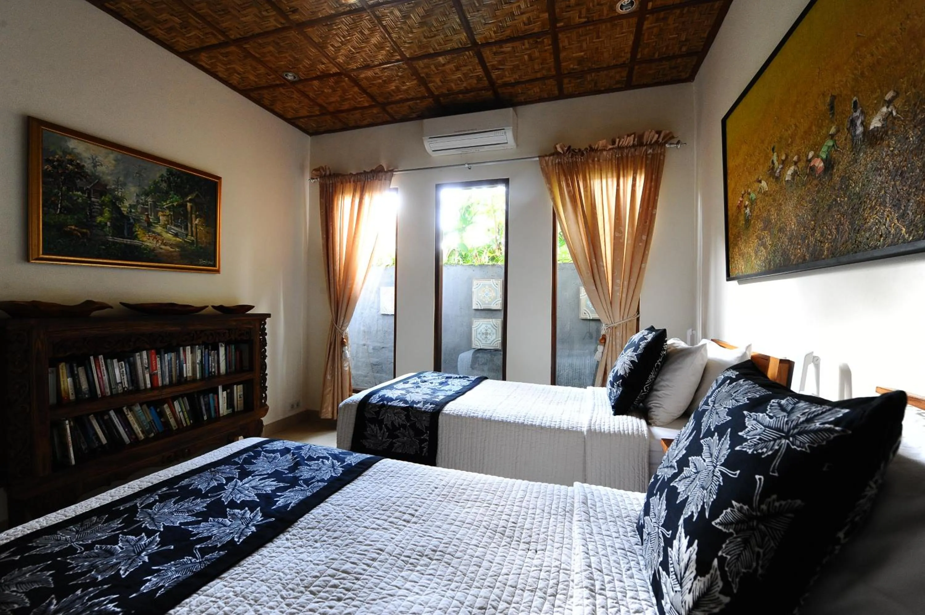 Bed in Villa Paradise