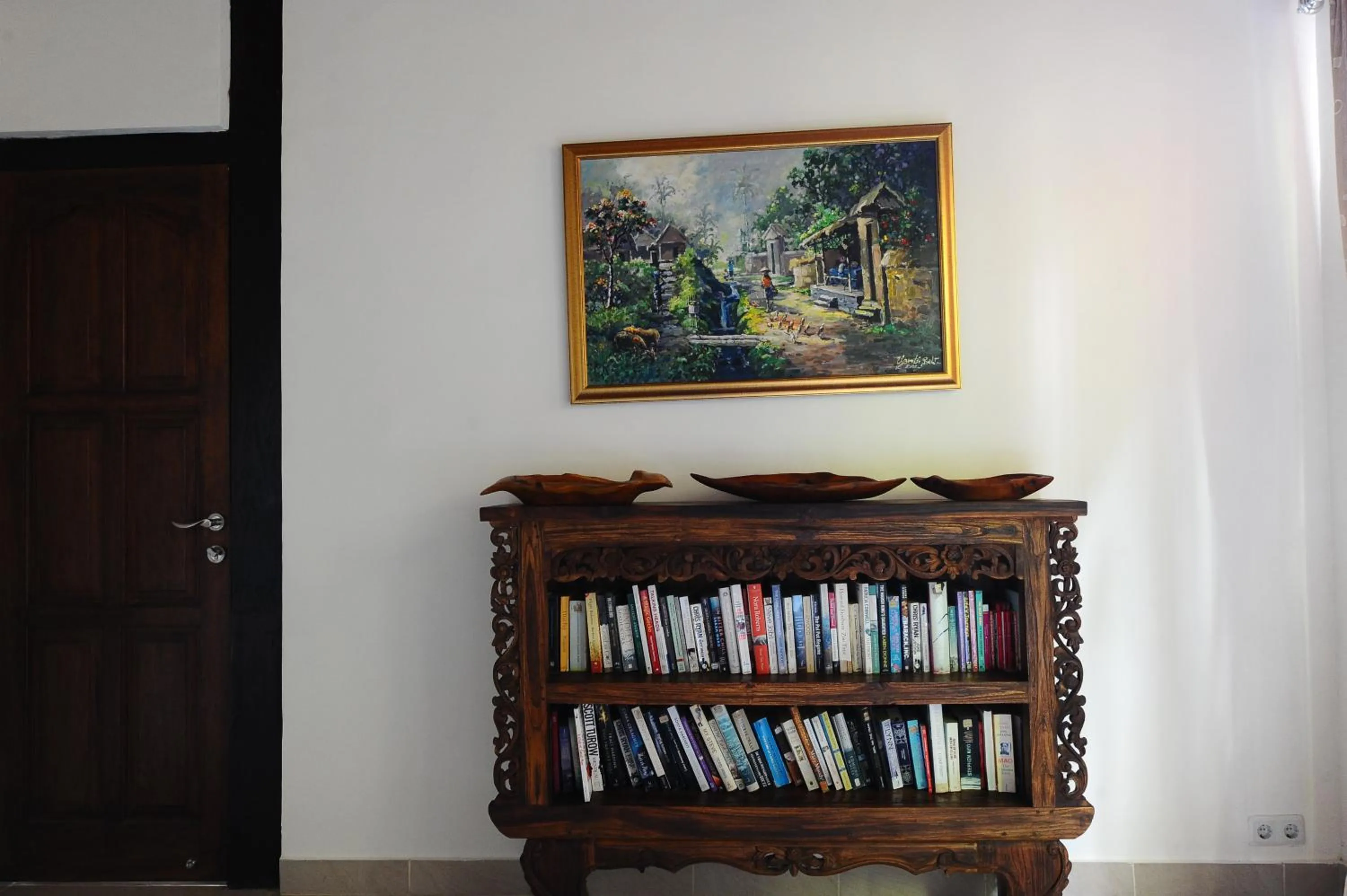 Library in Villa Paradise