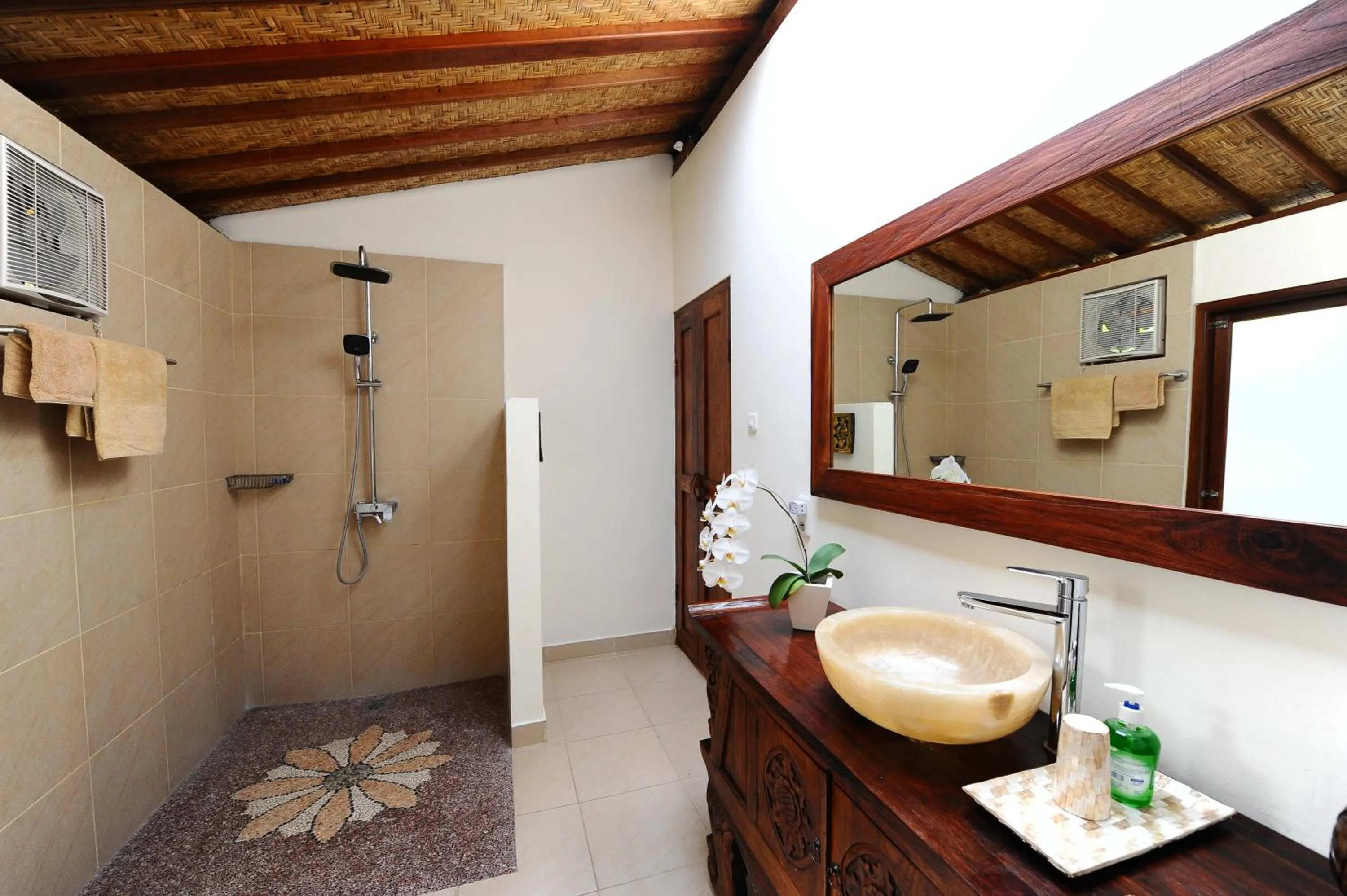 Toilet in Villa Paradise