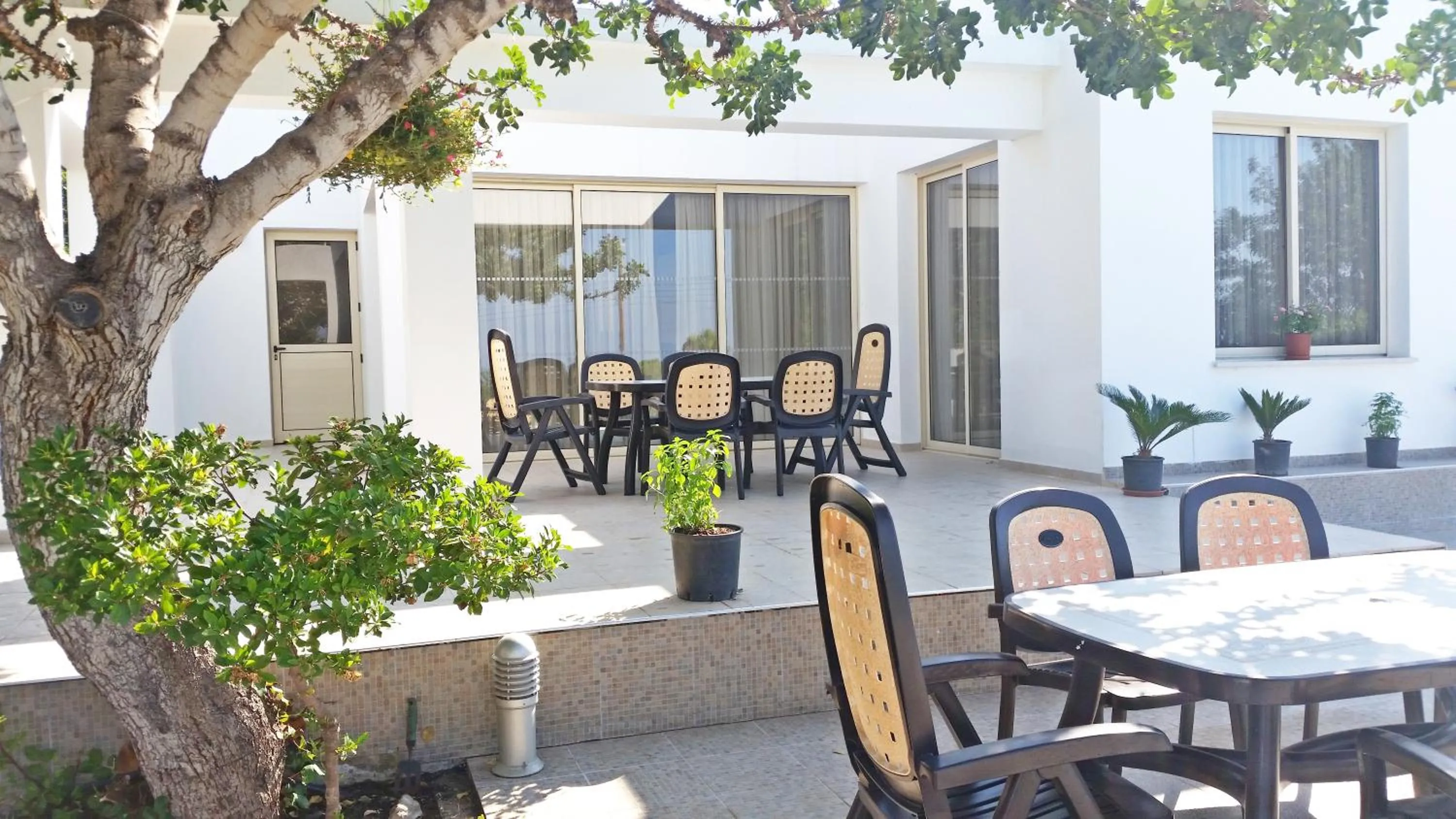 Restaurant/places to eat in Eliofos Luxury Villa