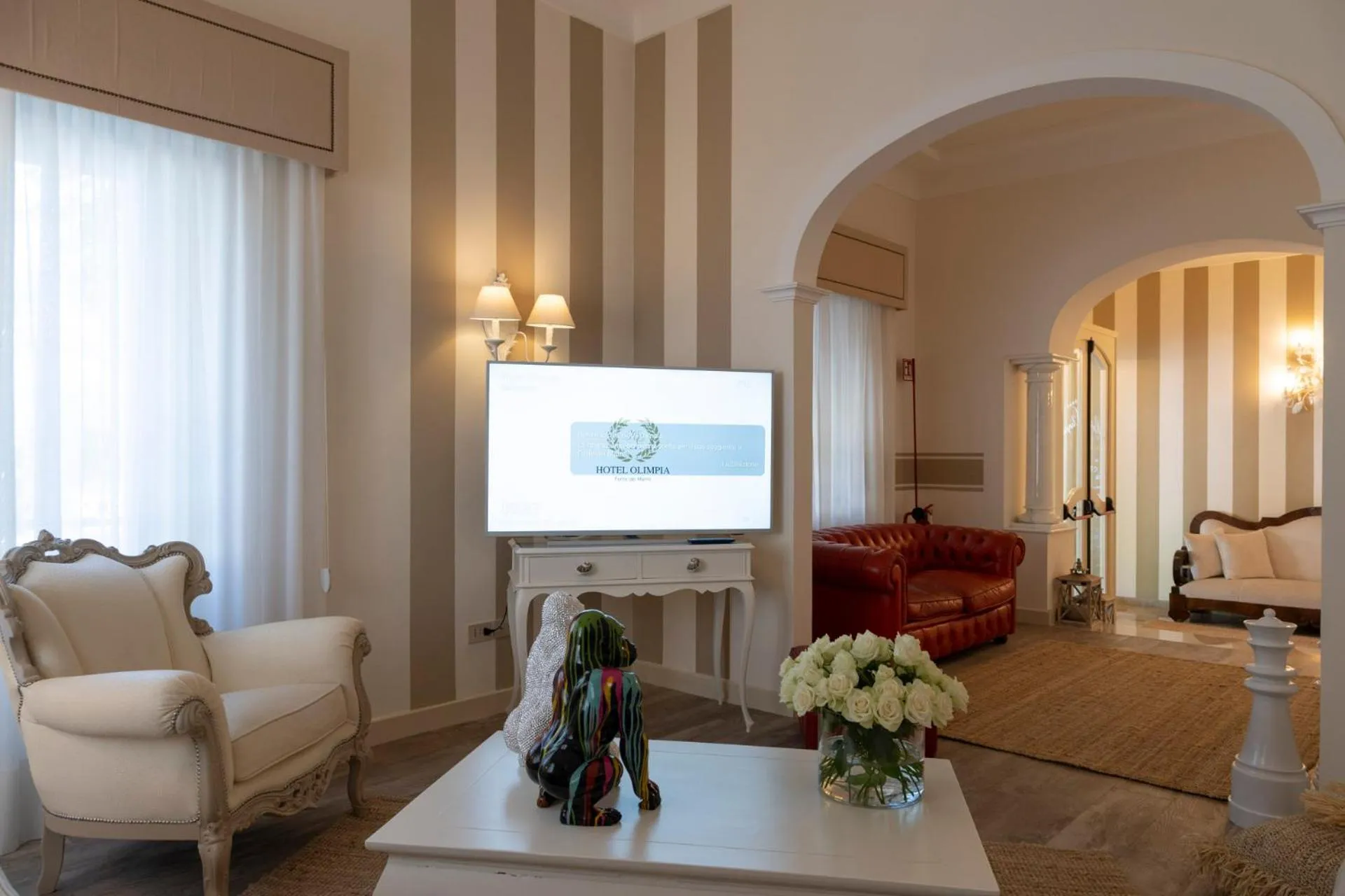 Communal lounge/ TV room in Hotel Olimpia