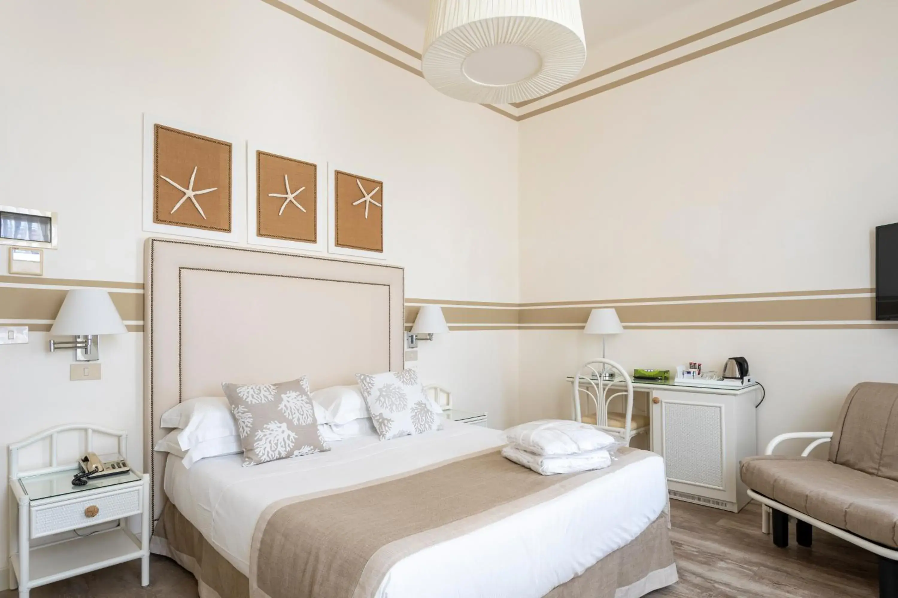 Deluxe Double Room (2 Adults + 1 Child) in Hotel Olimpia Deluxe Double Room (2 Adults + 1 Child) in Hotel Olimpia