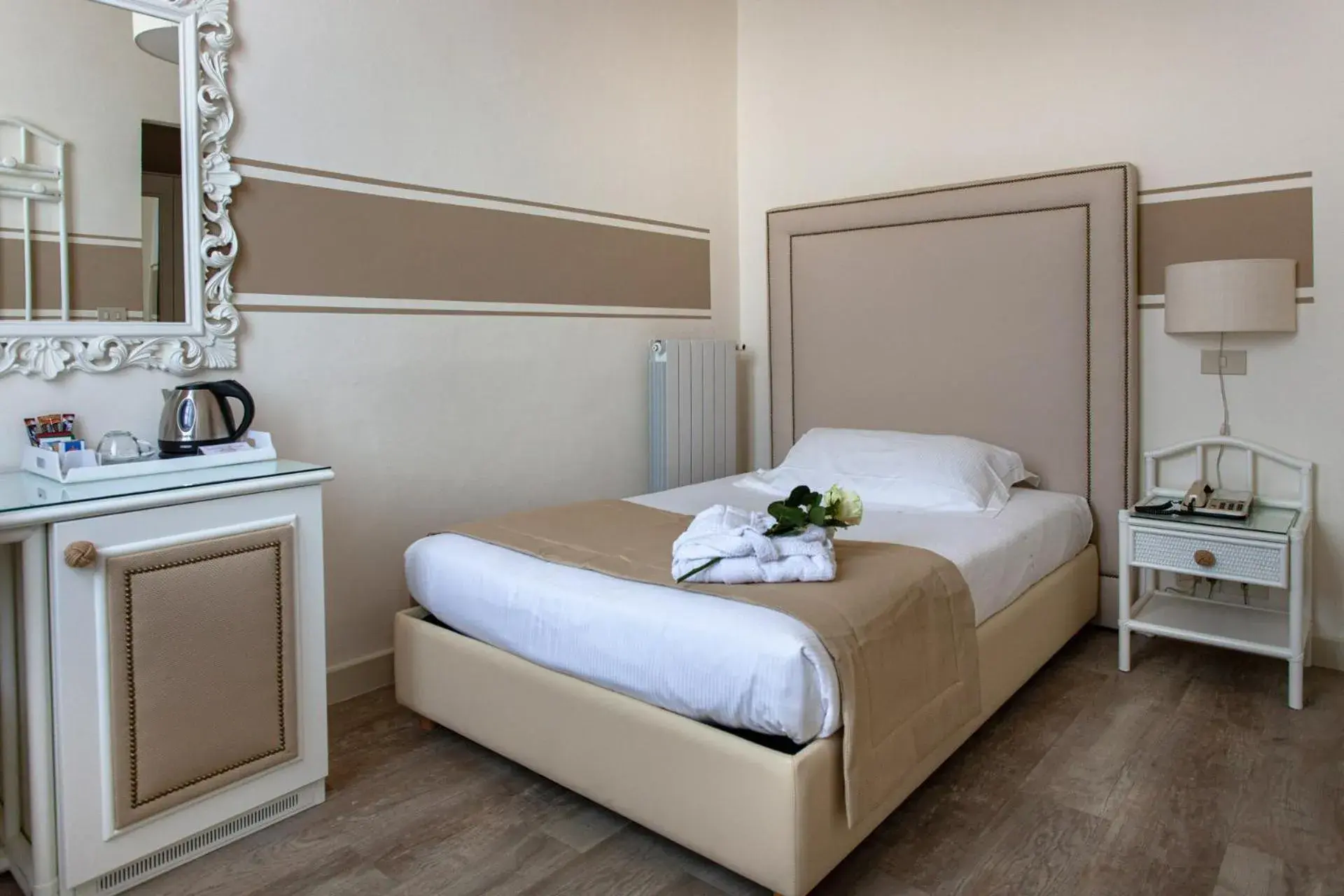 Single Room in Hotel Olimpia Single Room in Hotel Olimpia