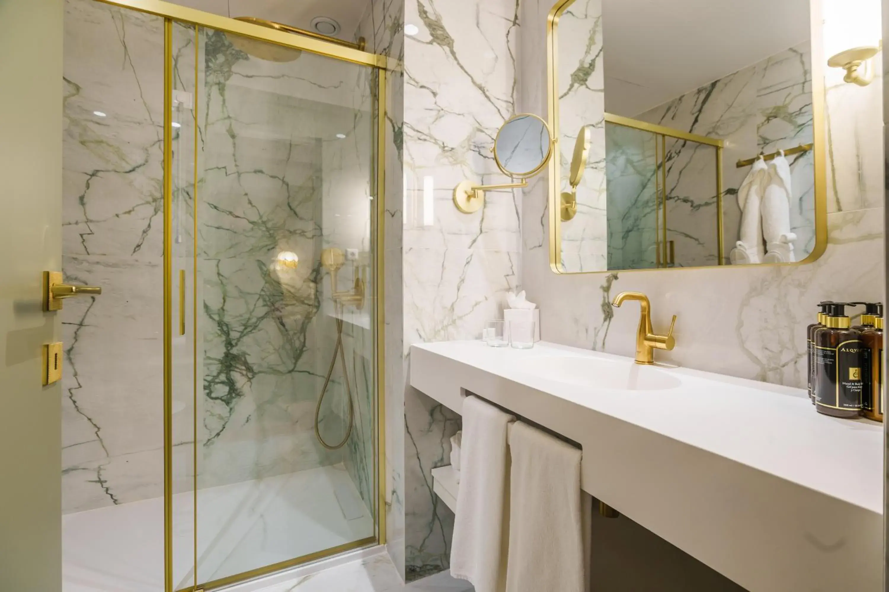 Mansard Twin Room in Olympia Lis Boutique Hotel Mansard Twin Room in Olympia Lis Boutique Hotel