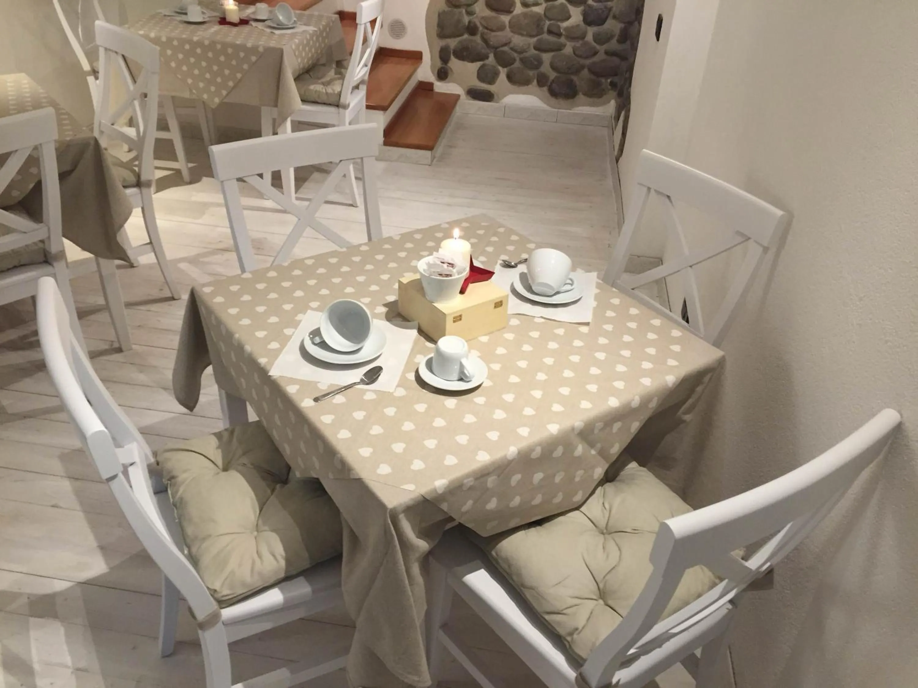 Decorative detail in B&B Rosso Pila