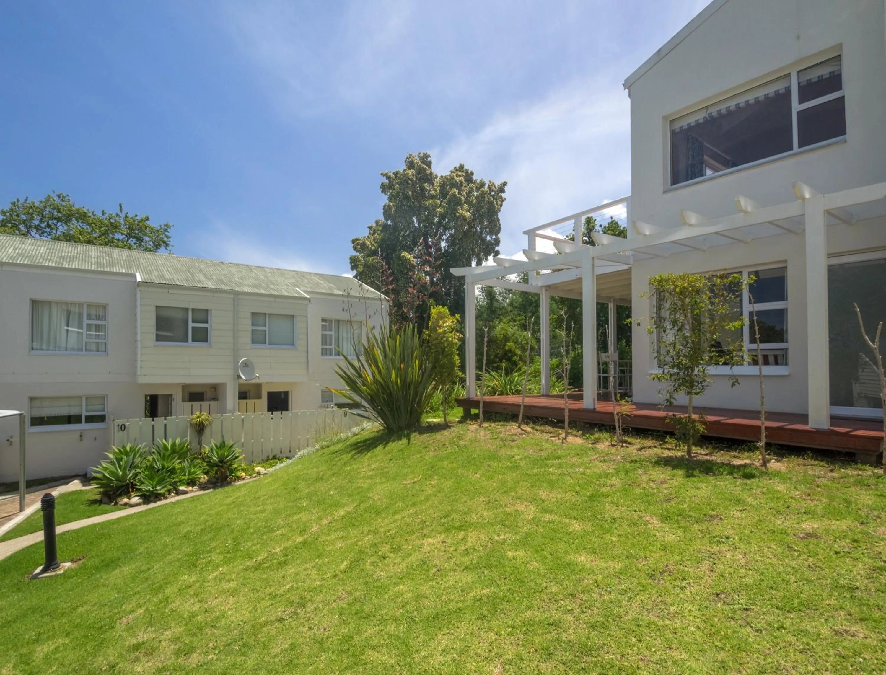 Property building in Oaklands On The Knoll by Dream Resorts