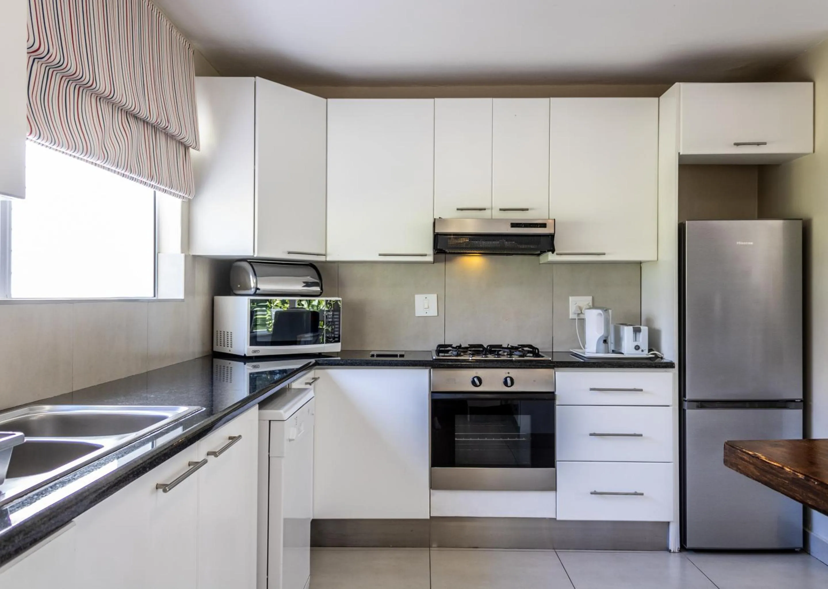 Coffee/tea facilities in Oaklands On The Knoll by Dream Resorts