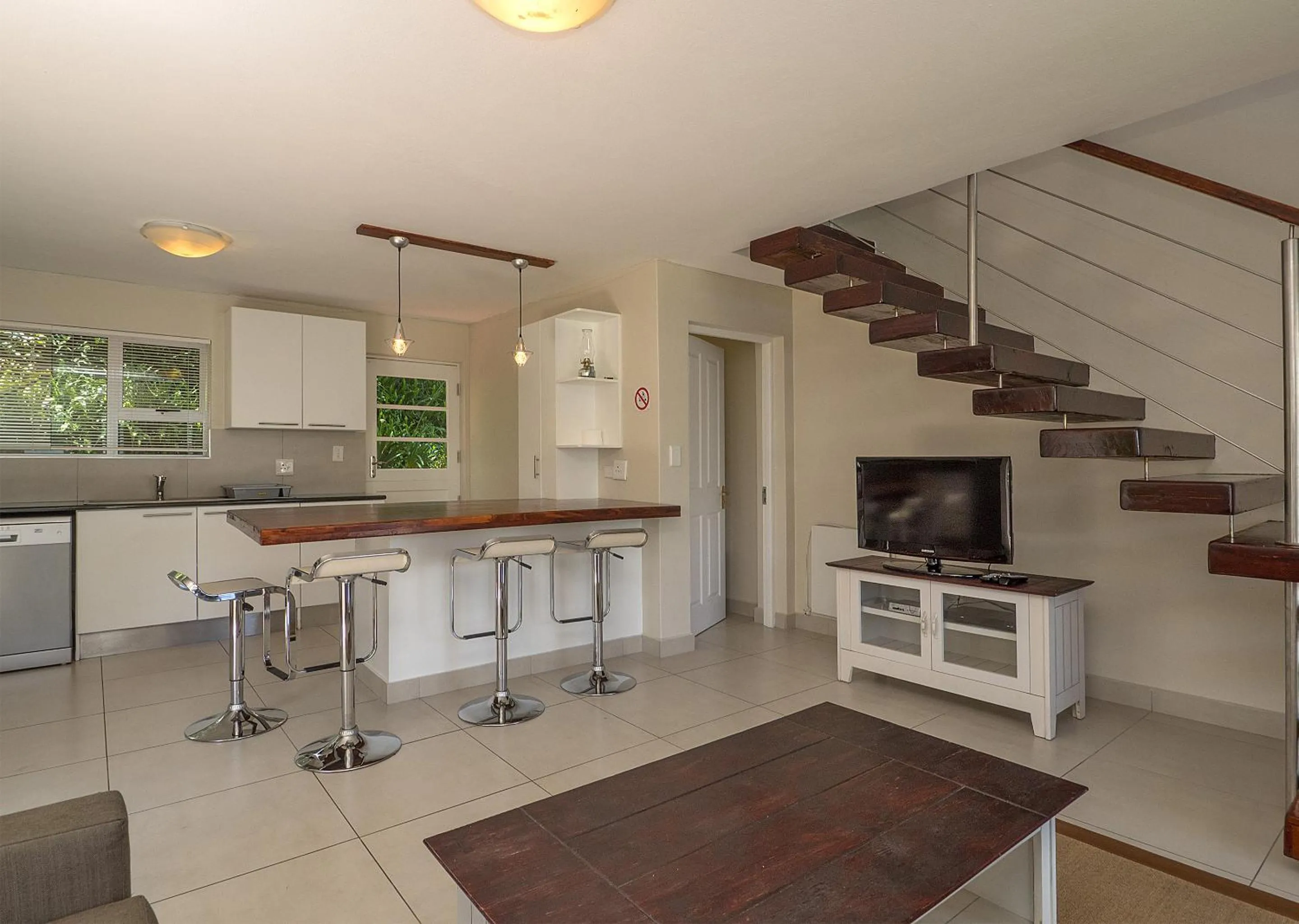 TV and multimedia in Oaklands On The Knoll by Dream Resorts