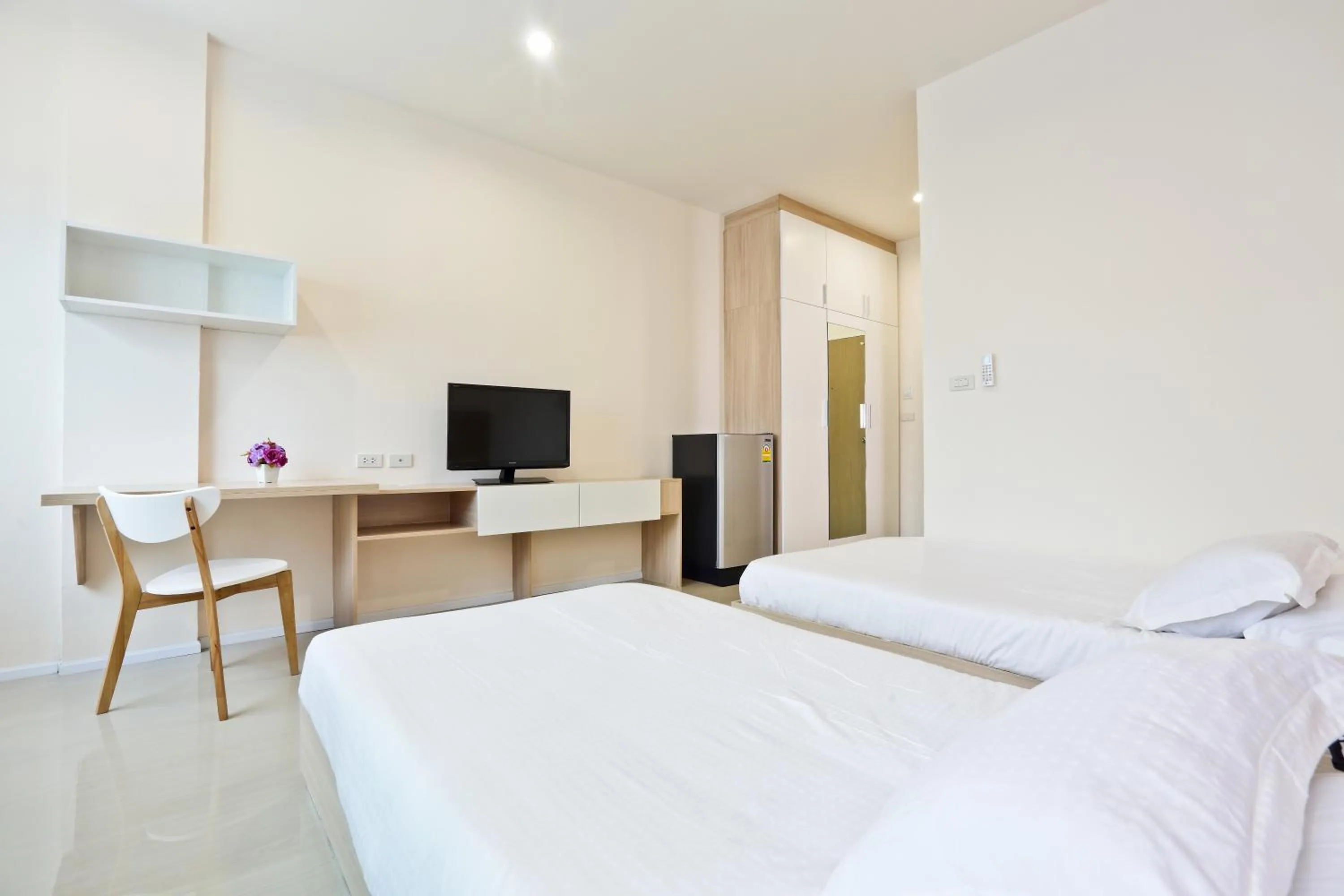 Photo of the whole room, Bed in Rangh Place