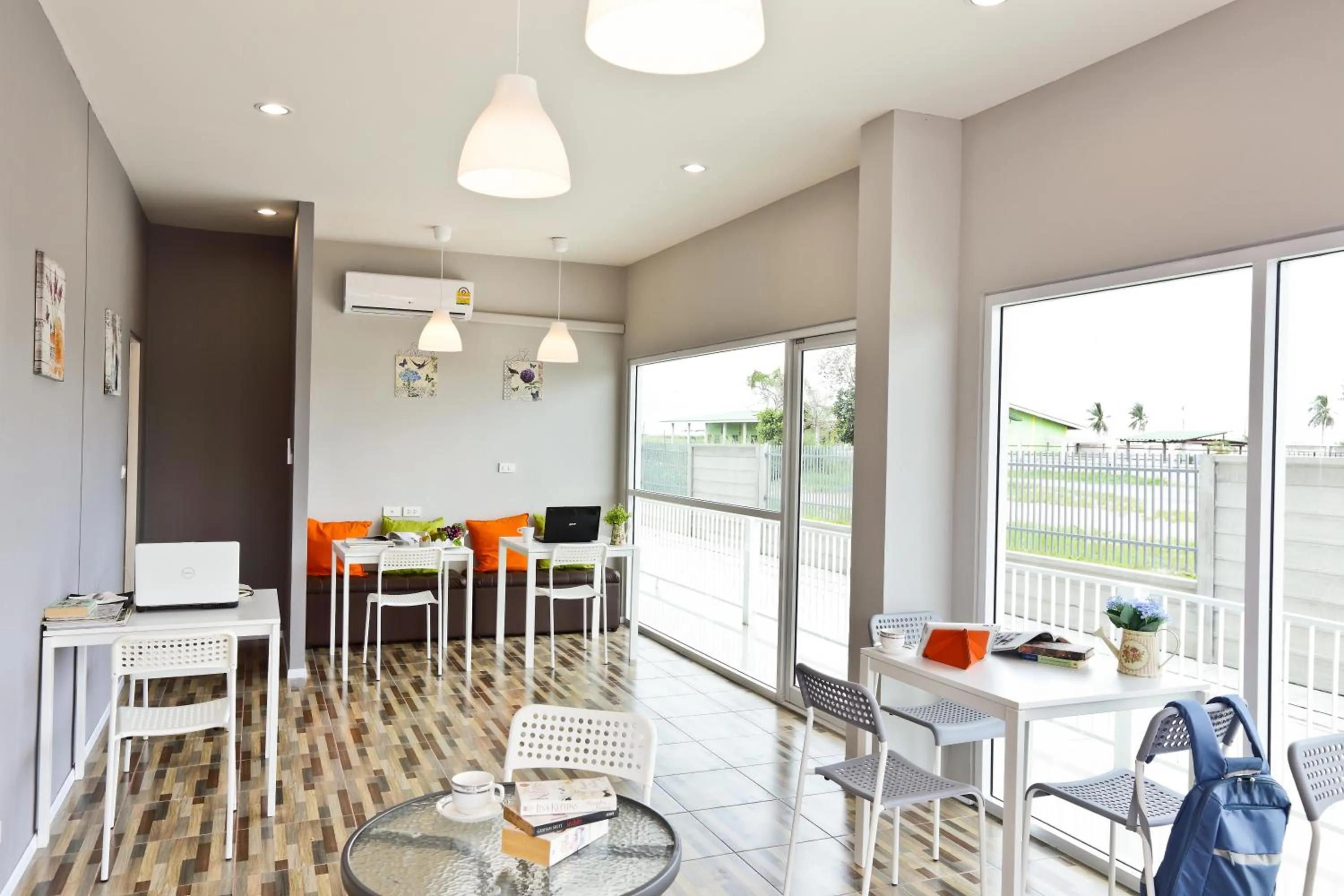 Restaurant/places to eat in Rangh Place