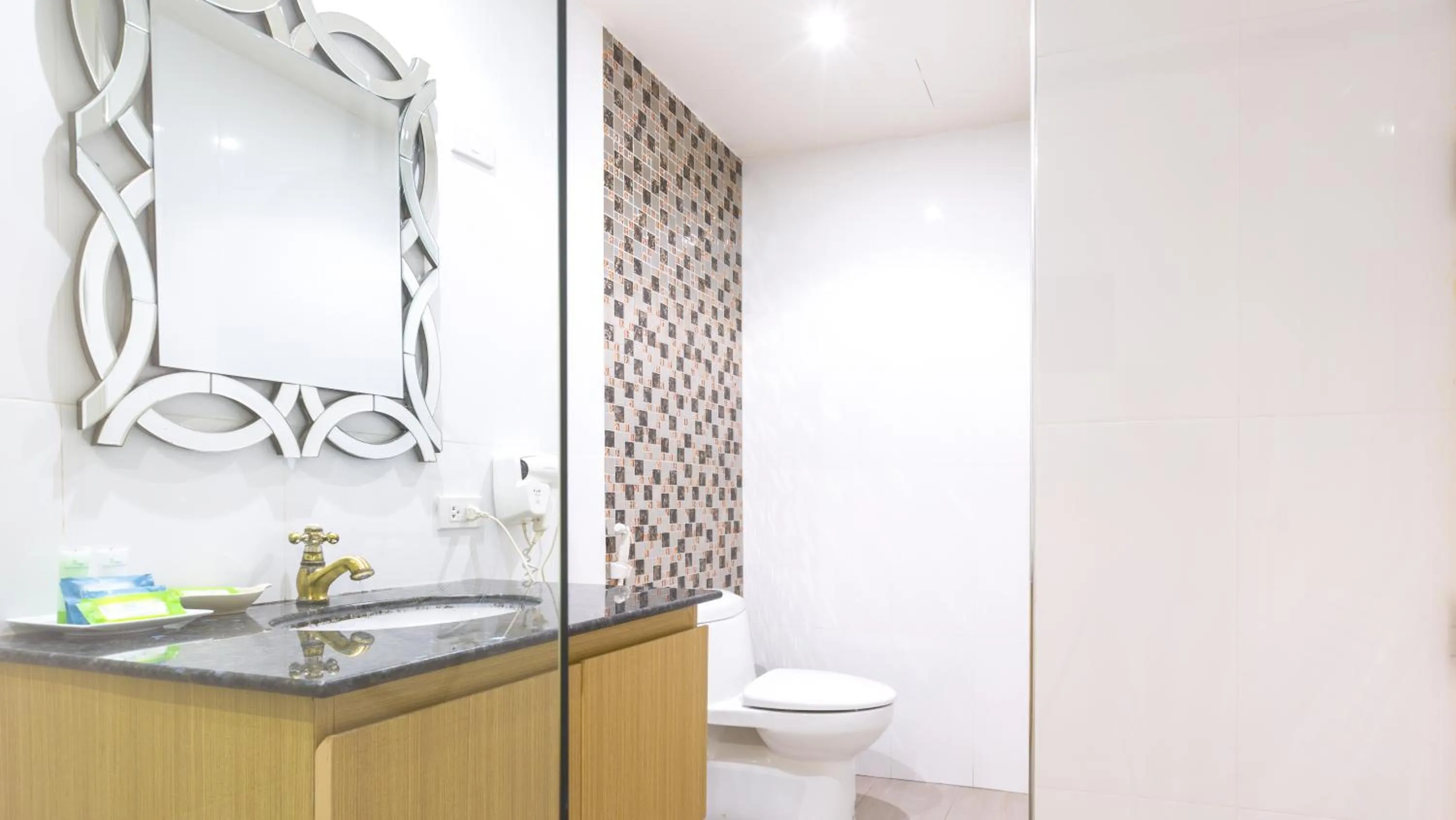 Toilet in Anda Beachside Hotel