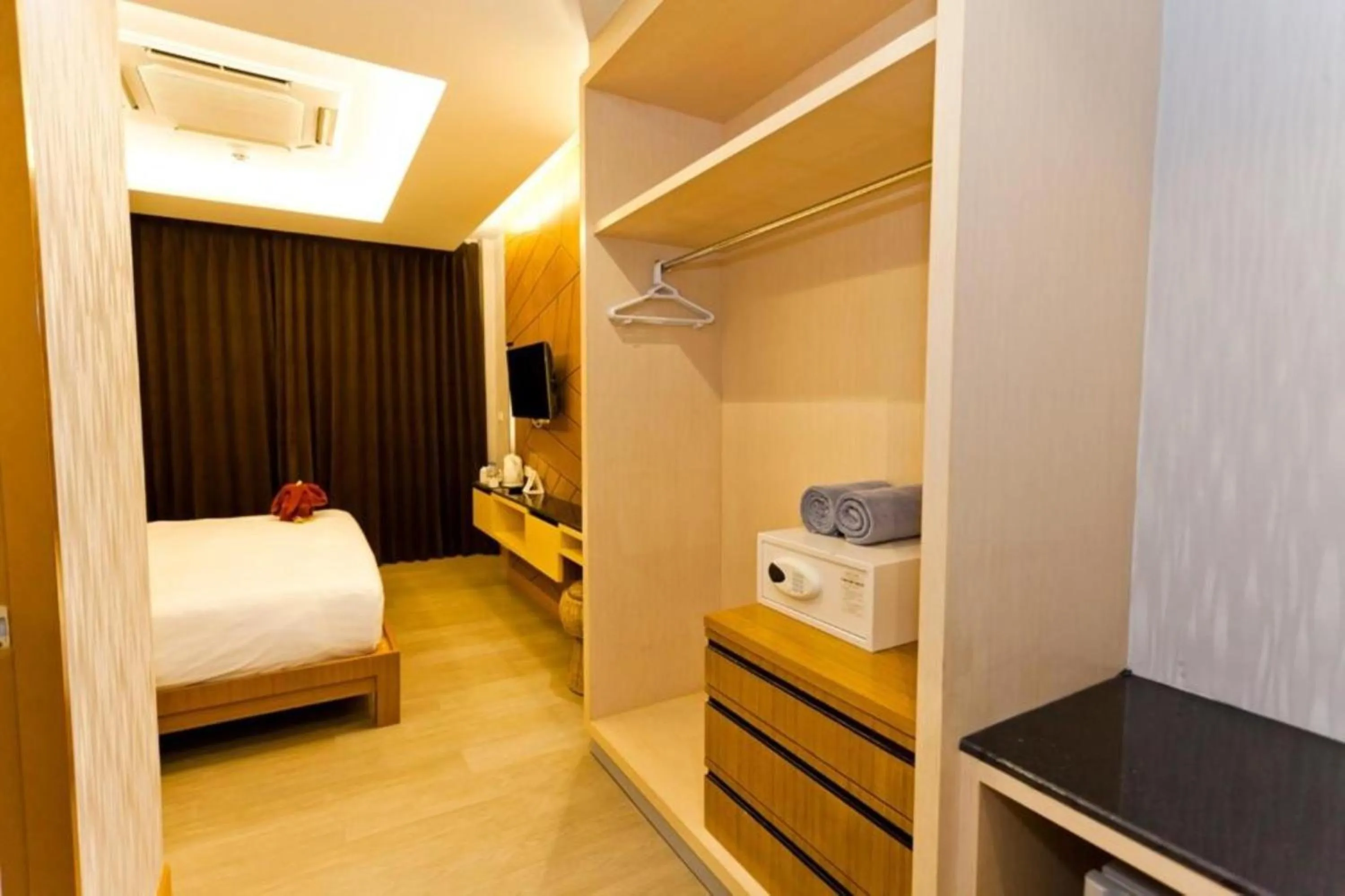 Bedroom, Bed in Anda Beachside Hotel