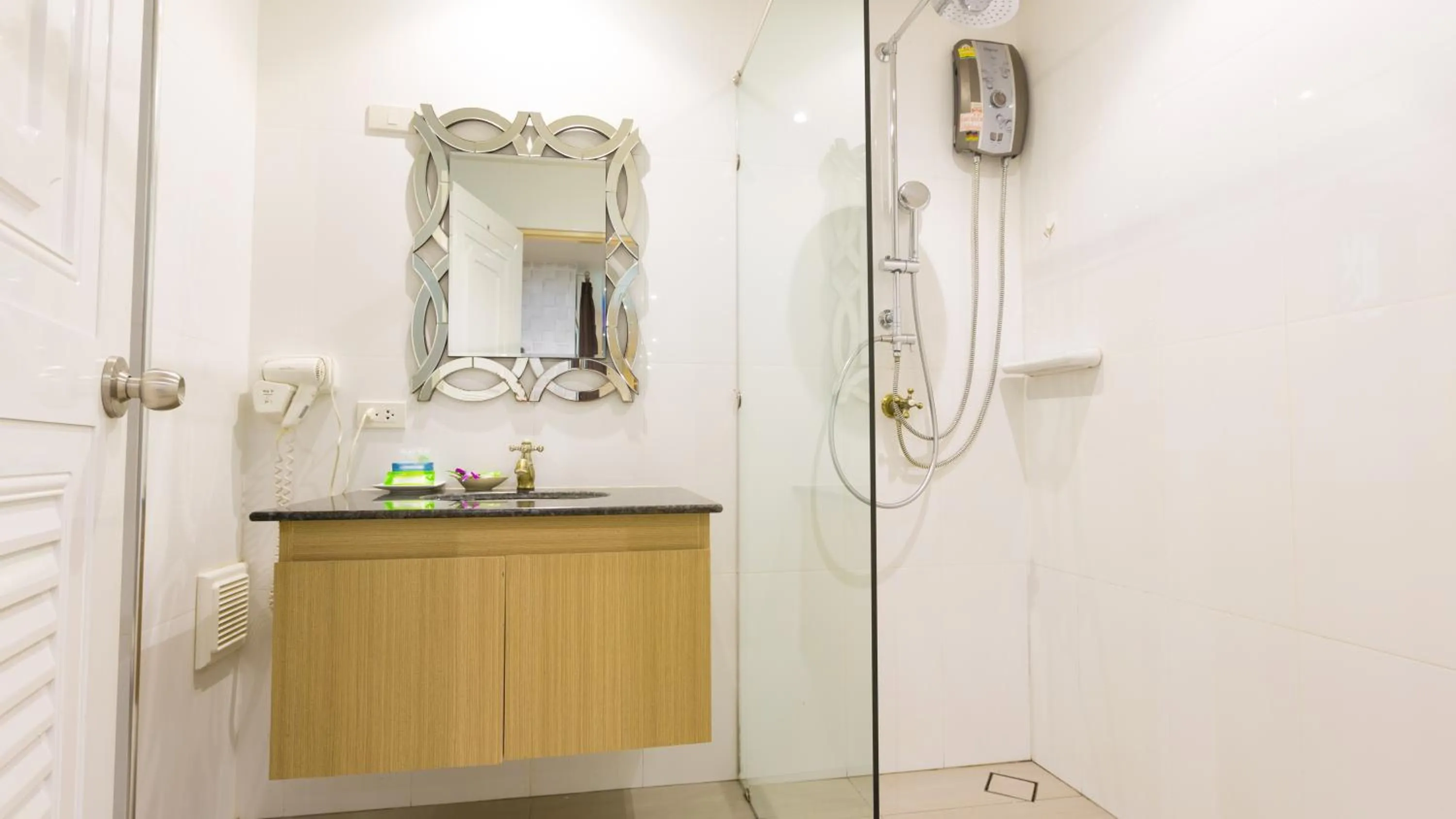 Shower in Anda Beachside Hotel