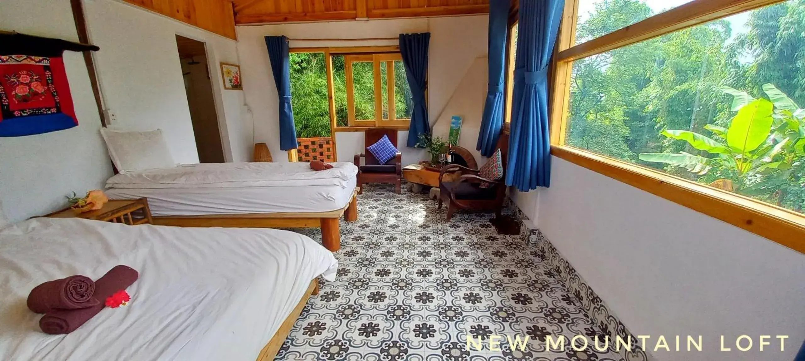 Triple Room with Mountain View in Luckydaisy Buffalo House Triple Room with Mountain View in Luckydaisy Buffalo House