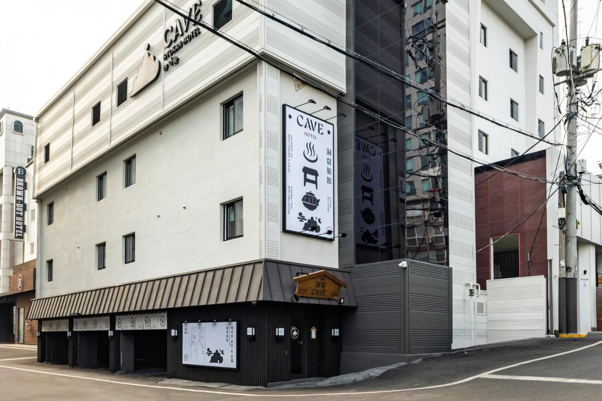 Property building in Cave Ryokan Hotel by Anook Cheonan Terminal
