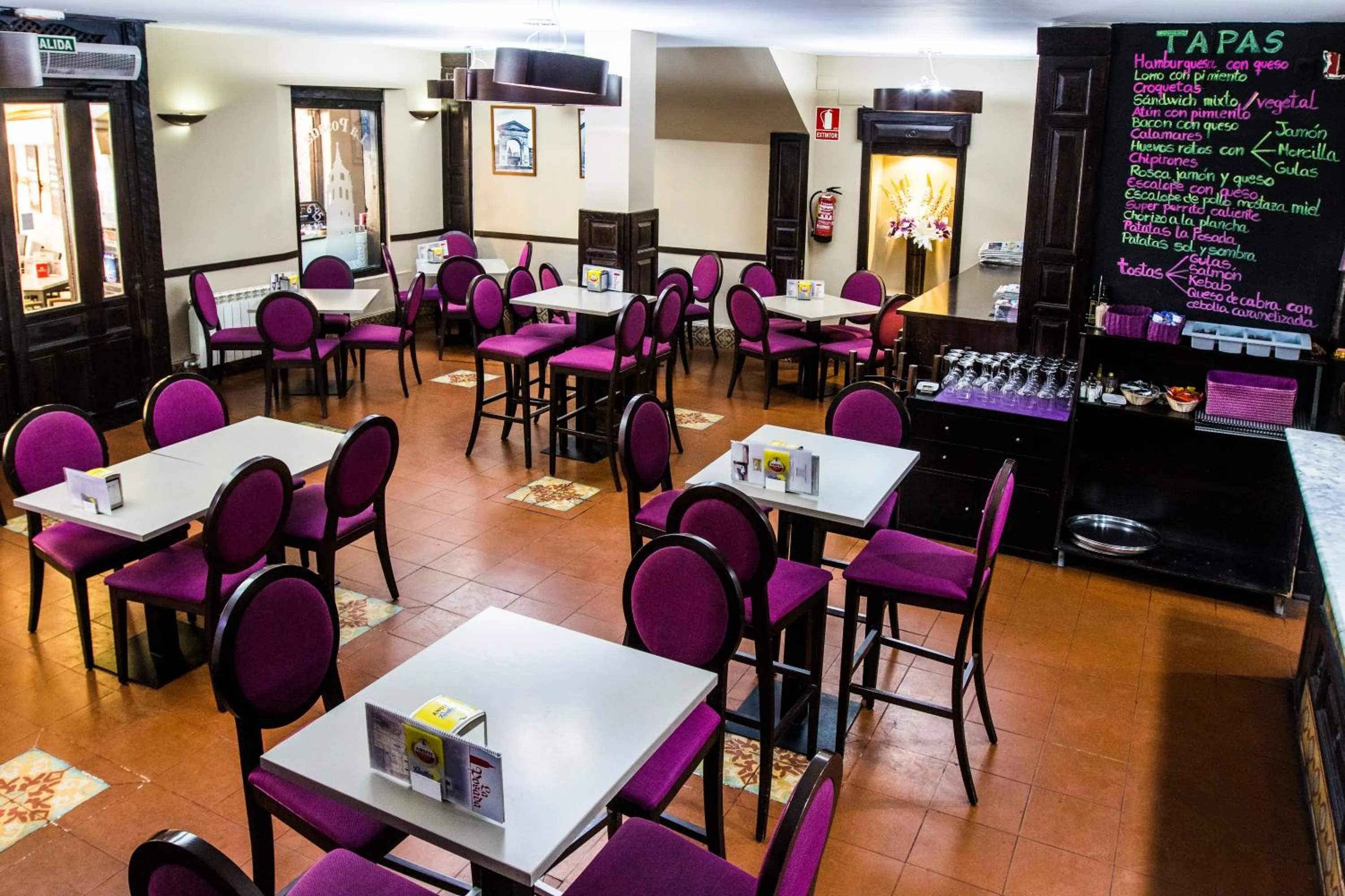 Lounge or bar in La Posada De La Magistral