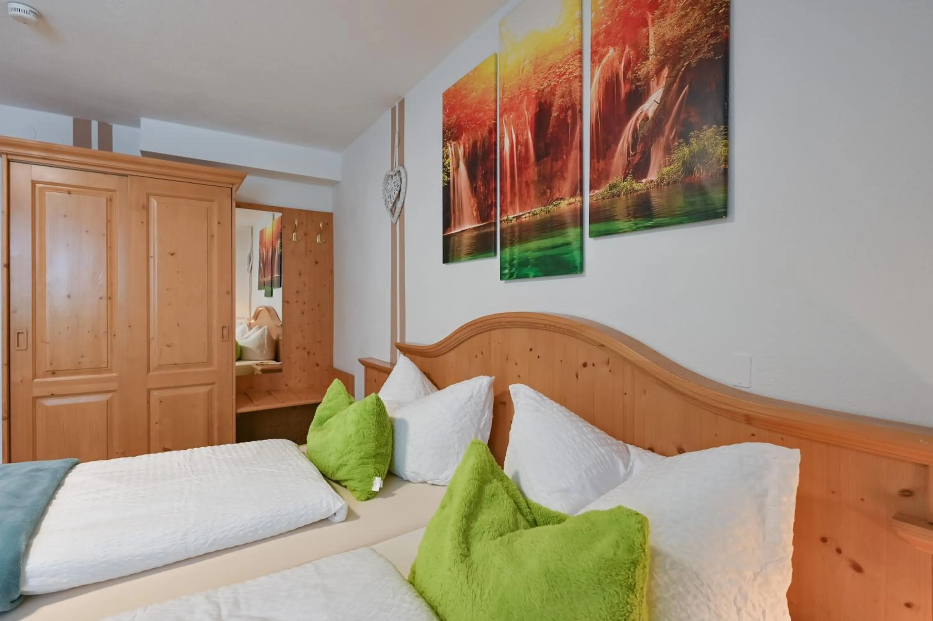 Photo of the whole room, Bed in Pension Freiheit