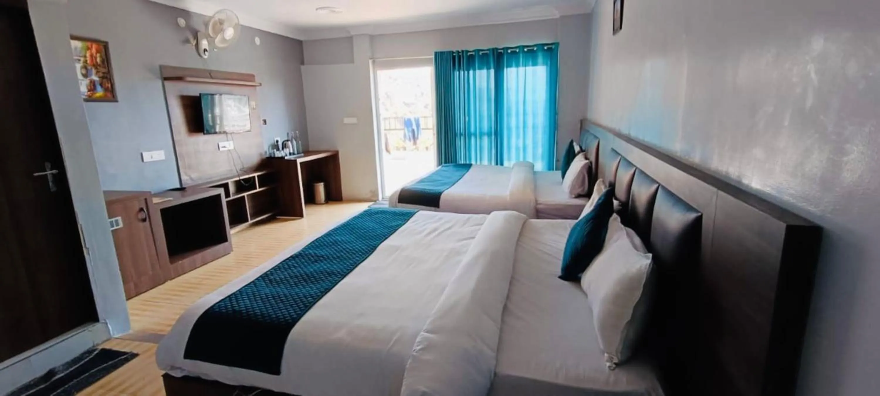 Hotel Haya Palace View King And Restaurant - Parking - Gym Facility With Mountain View Room In Bhimtal