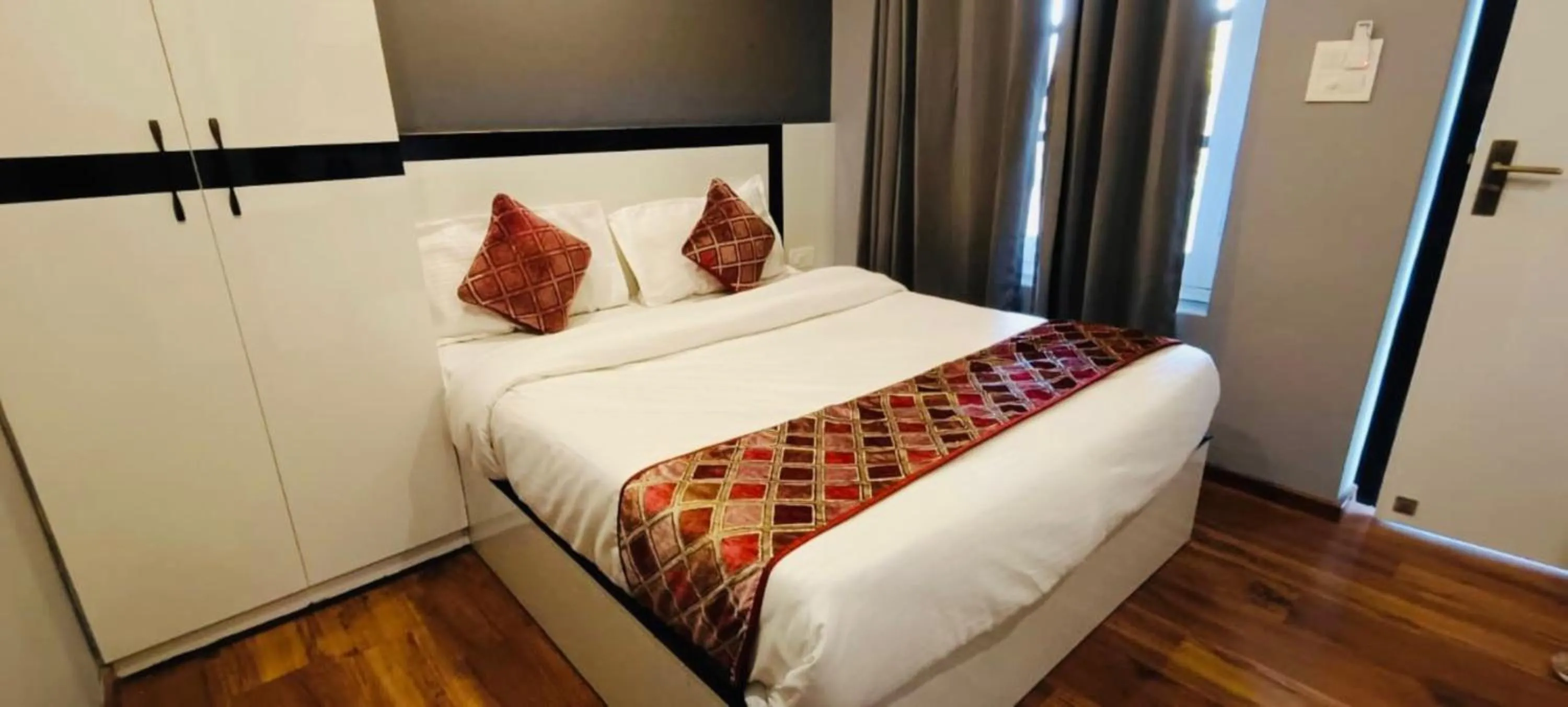 Deluxe Double Room in Hotel Haya Palace View King And Restaurant - Parking - Gym Facility With Mountain View Room In Bhimtal