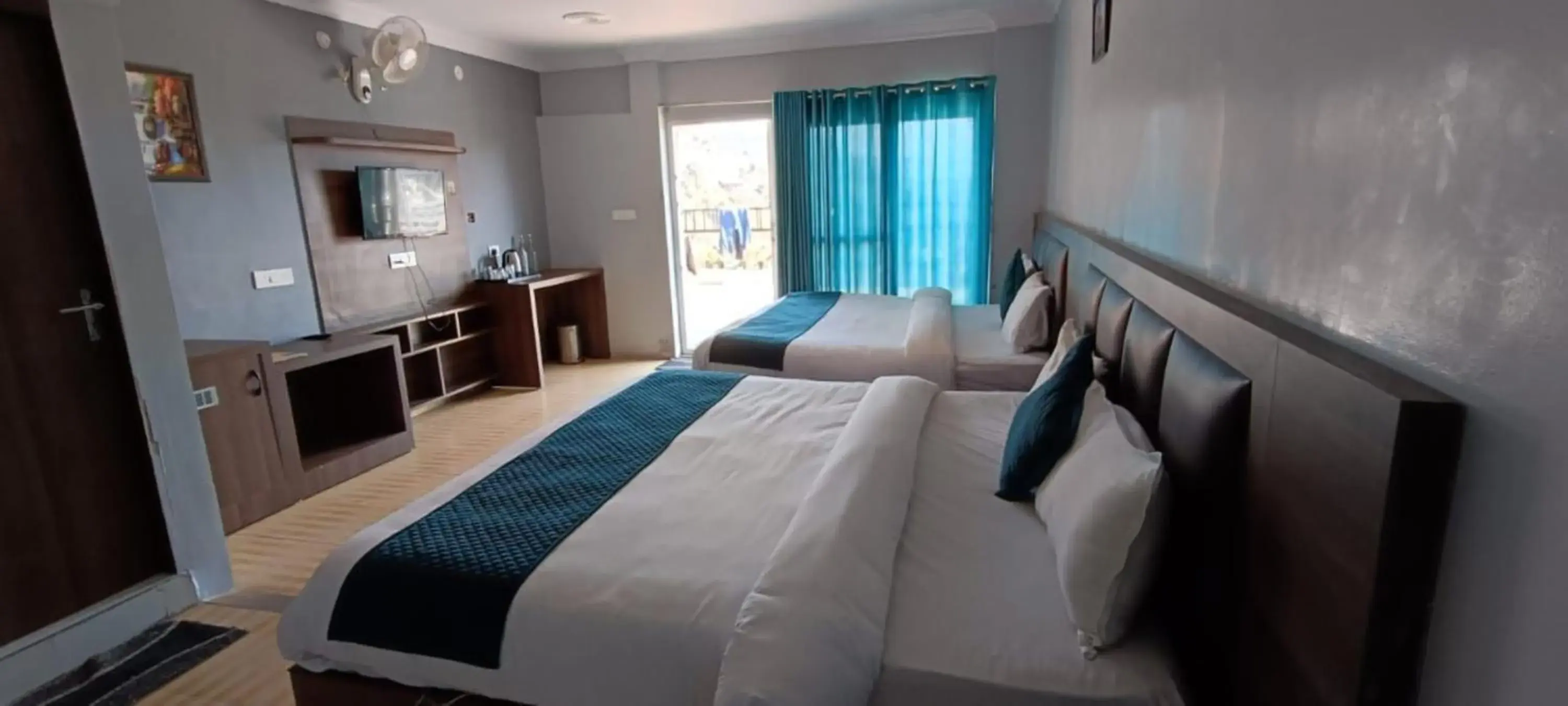 Suite with Mountain View in Hotel Haya Palace View King And Restaurant - Parking - Gym Facility With Mountain View Room In Bhimtal Suite with Mountain View in Hotel Haya Palace View King And Restaurant - Parking - Gym Facility With Mountain View Room In Bhimtal