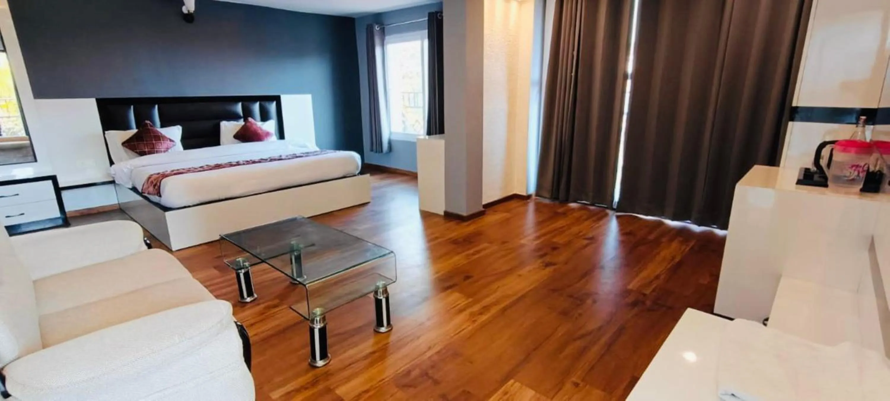 Hotel Haya Palace View King And Restaurant - Parking - Gym Facility With Mountain View Room In Bhimtal