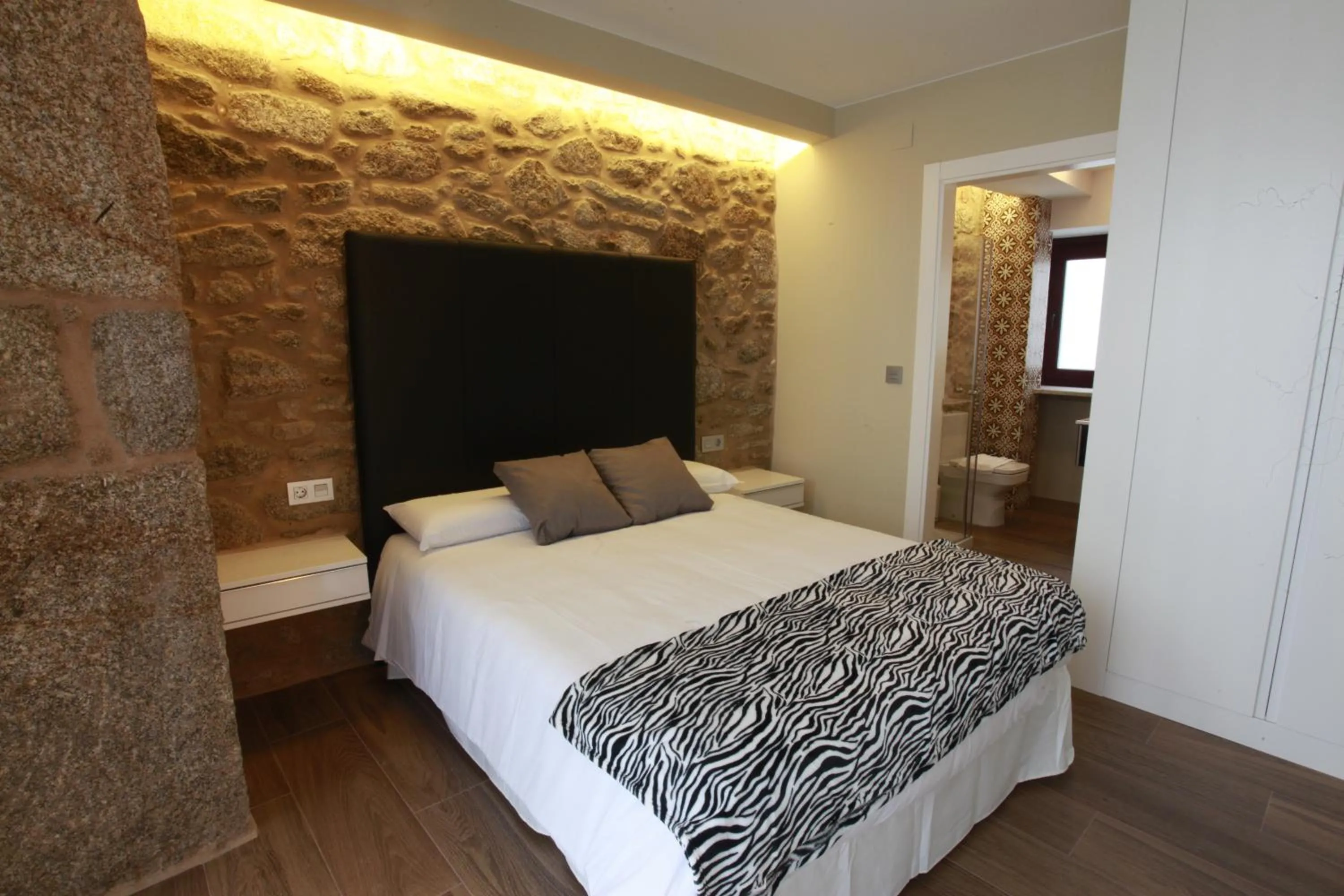 Photo of the whole room, Bed in Apartamentos Praia do Capitàn