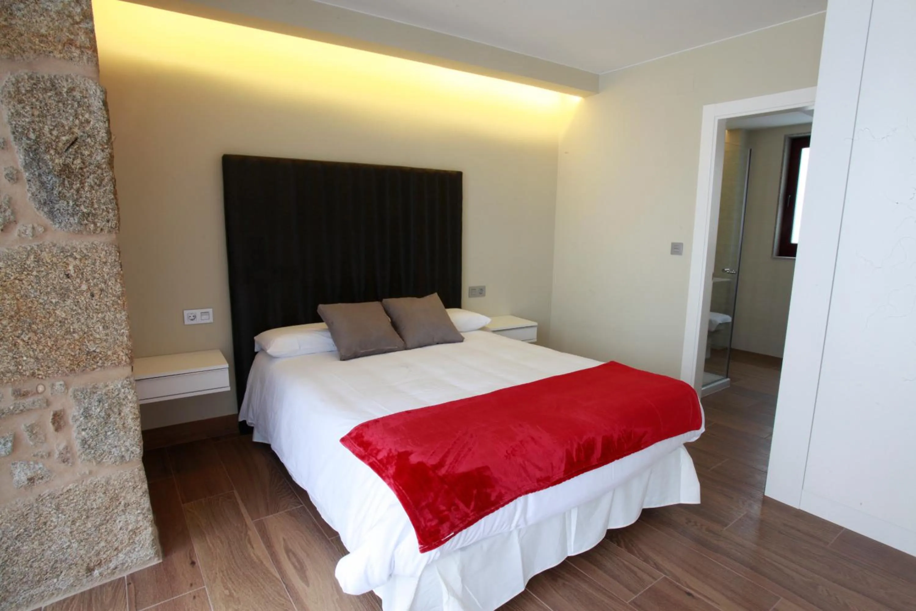 Photo of the whole room, Bed in Apartamentos Praia do Capitàn