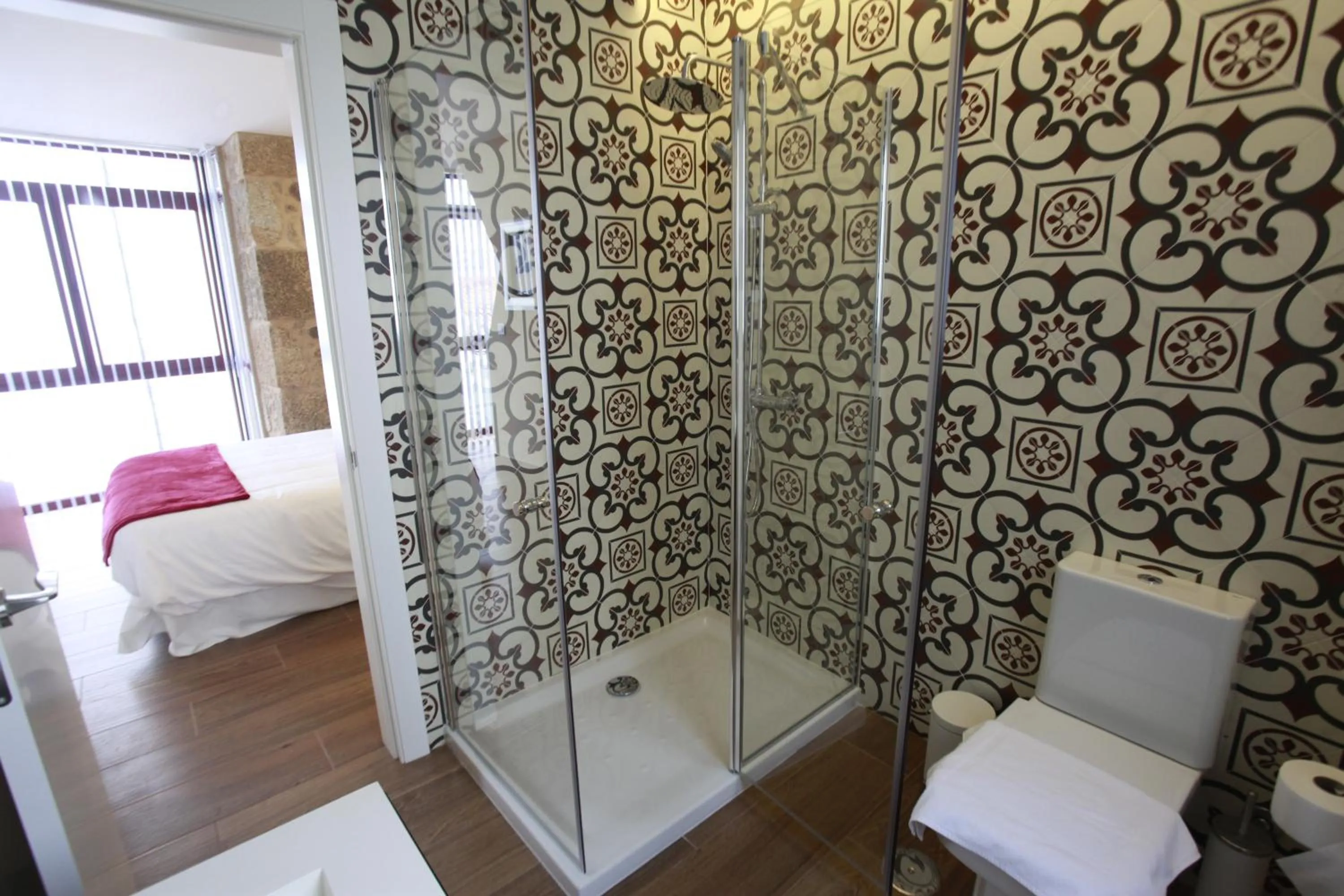 Toilet, Bed in Apartamentos Praia do Capitàn