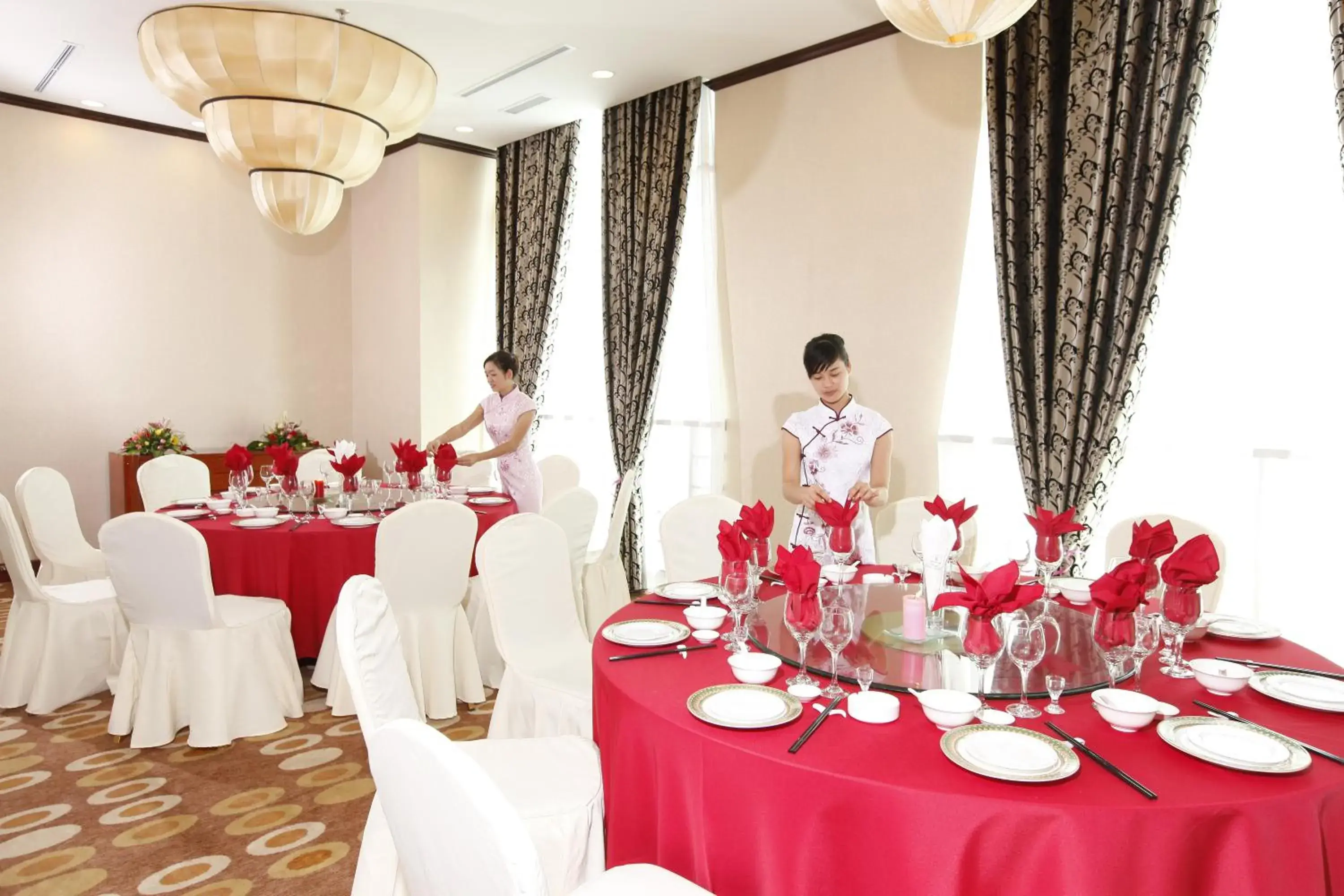 Restaurant/places to eat in Majestic Mong Cai Hotel Restaurant/places to eat in Majestic Mong Cai Hotel