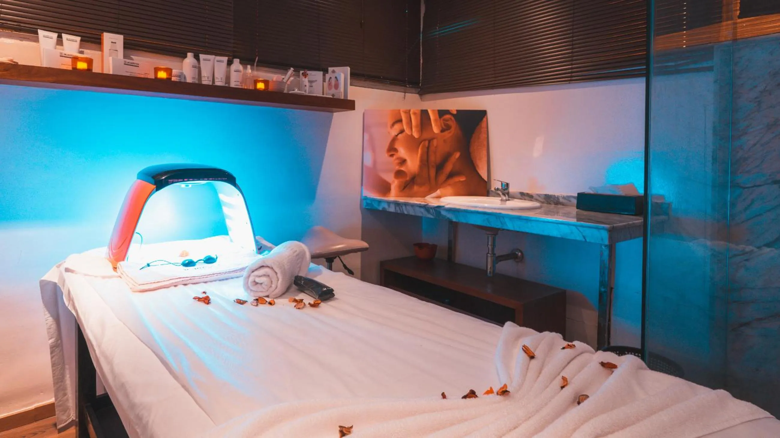 Massage, Bed in The Fourteen Luxury Boutique Hotel