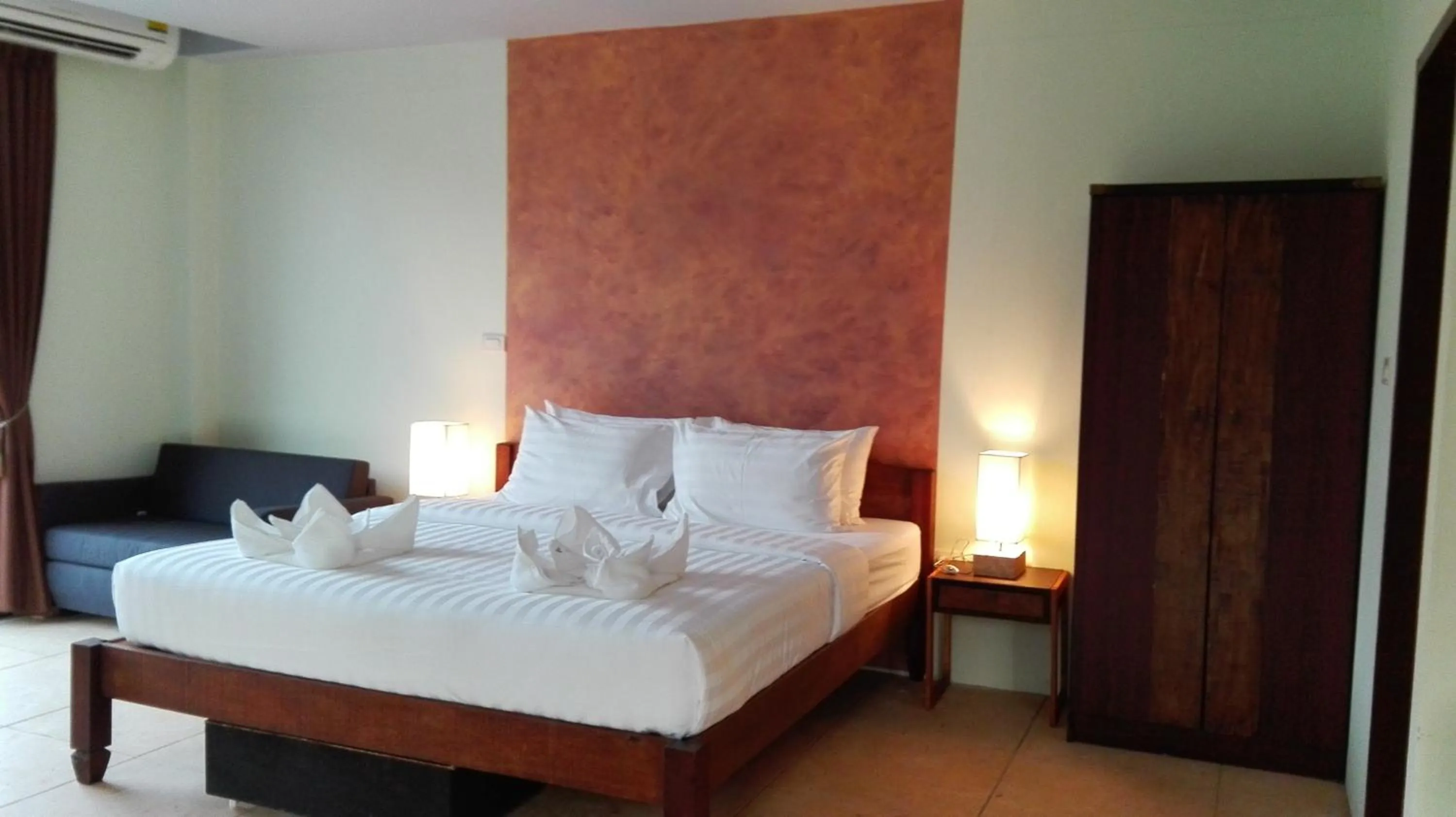 Bed in Arcadia Maephim Serviced Apartments