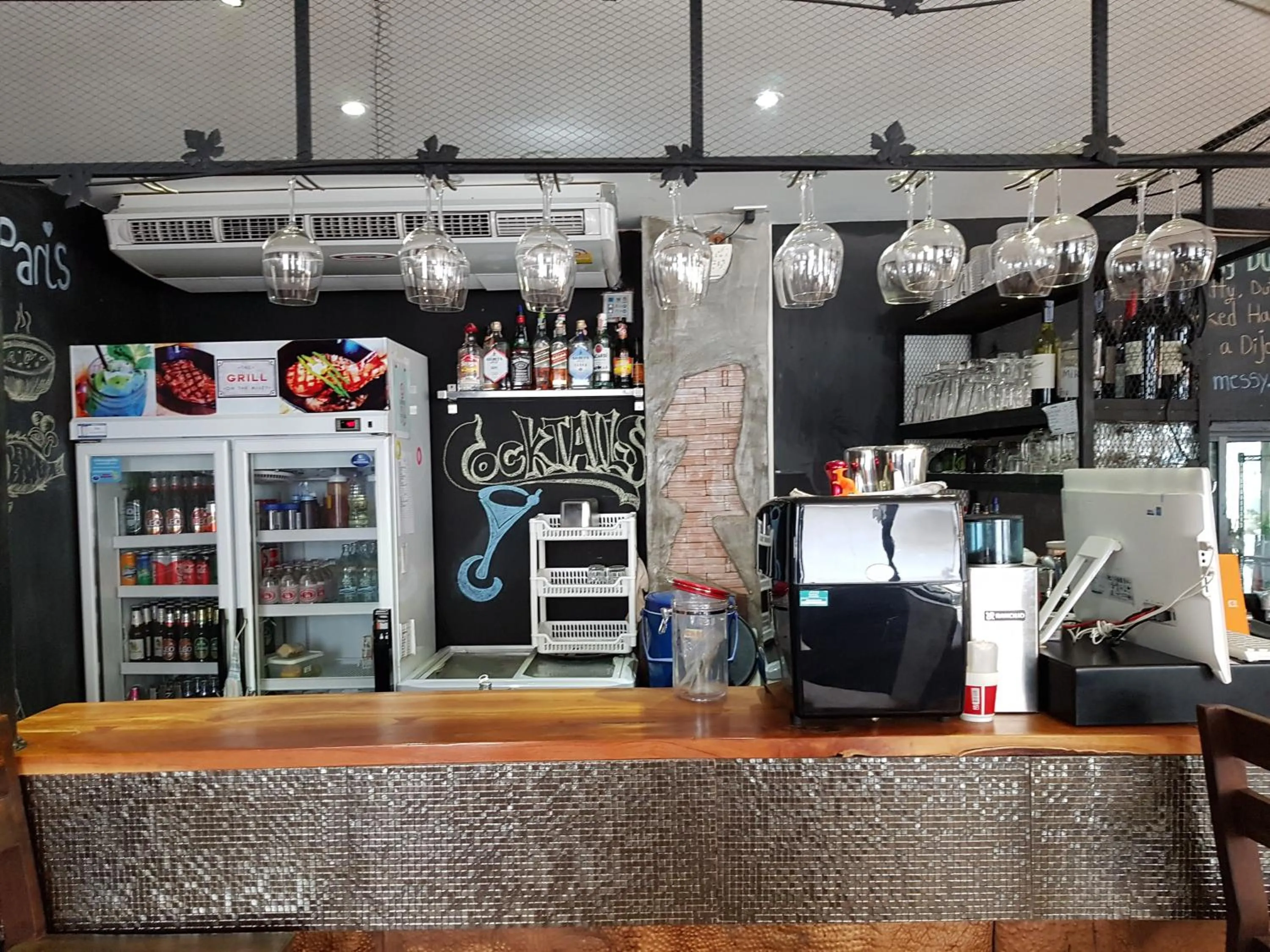 Restaurant/places to eat in Arcadia Maephim Serviced Apartments