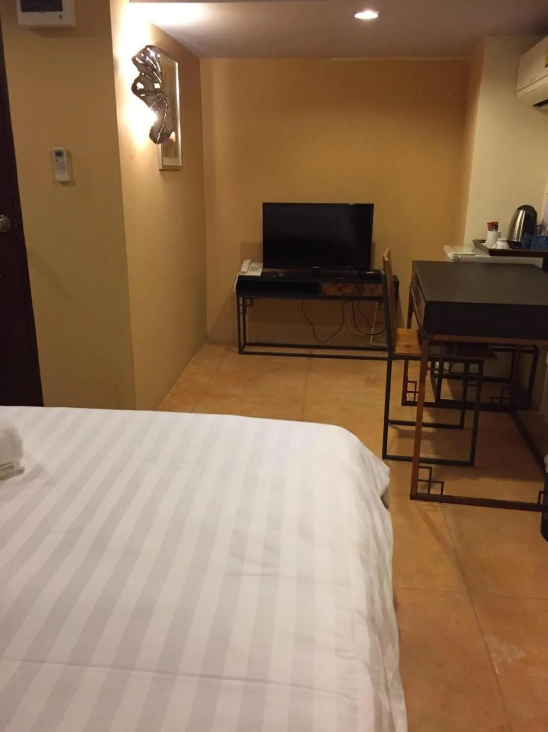 Bedroom, Bed in Arcadia Maephim Serviced Apartments