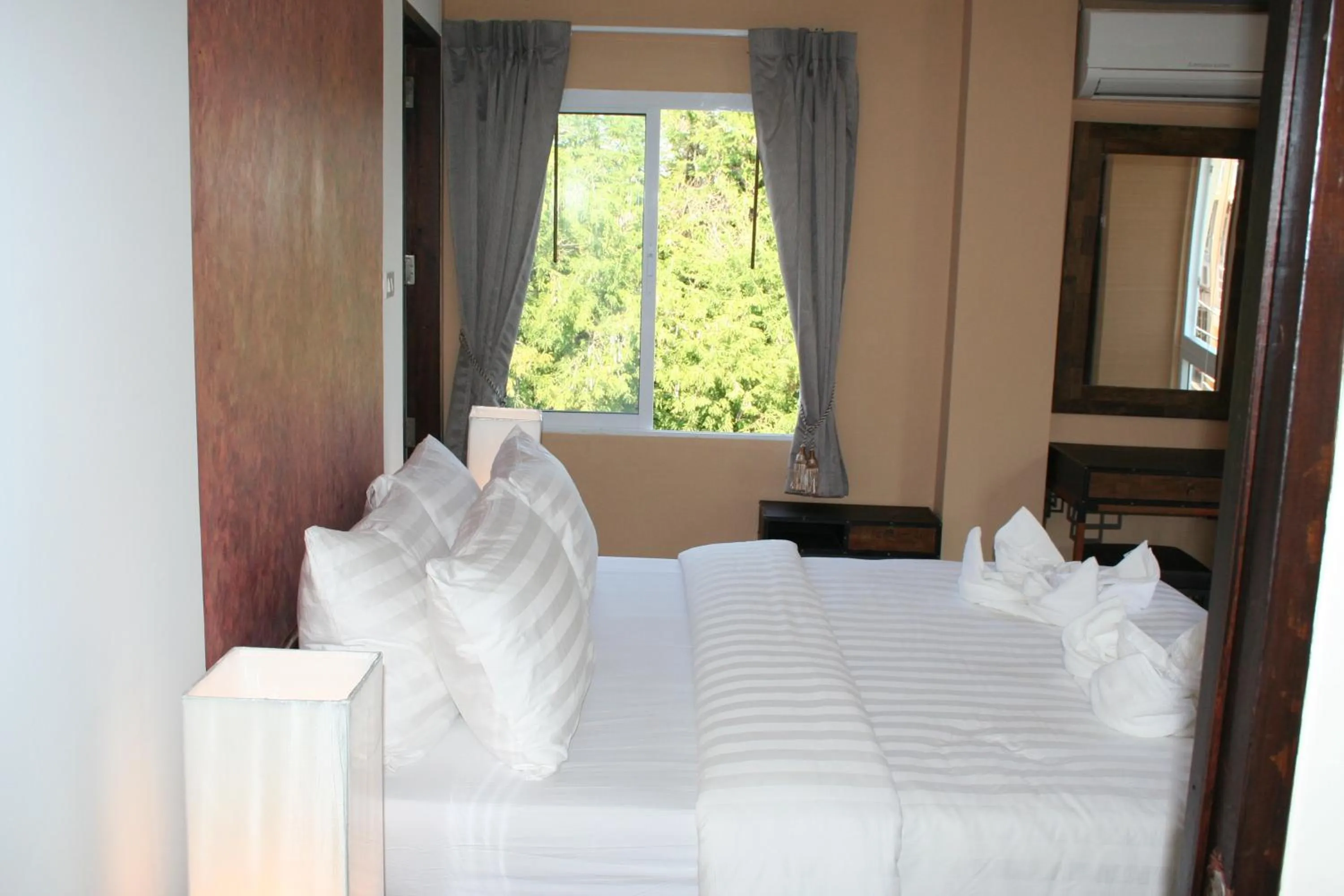Bed in Arcadia Maephim Serviced Apartments