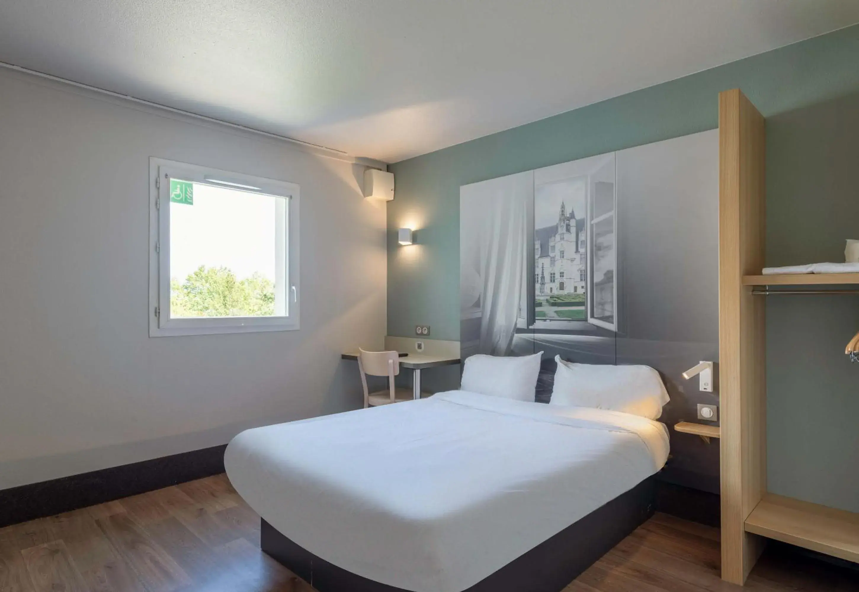 Double Room - Disability Access in B&B HOTEL Beauvais Double Room - Disability Access in B&B HOTEL Beauvais