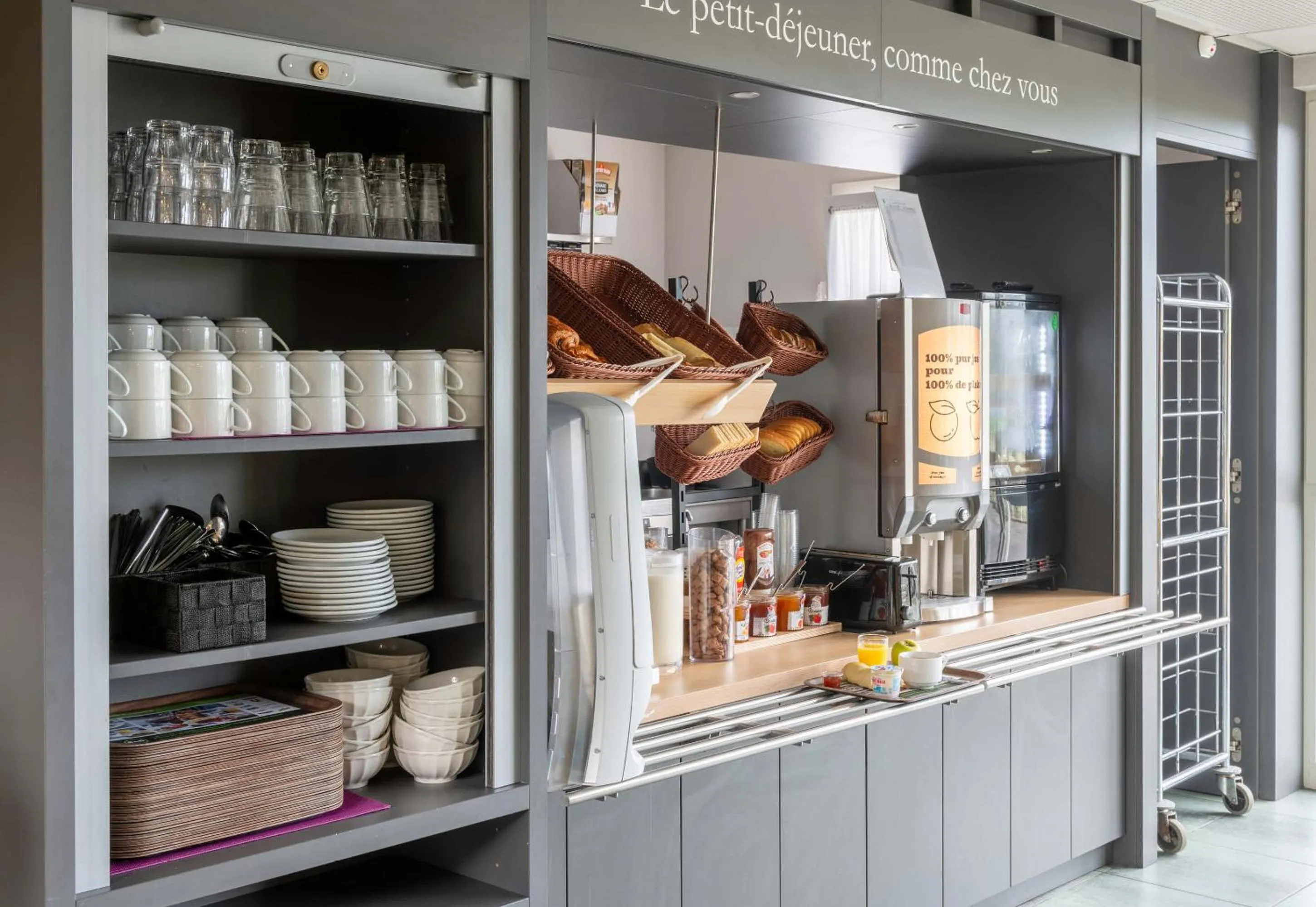 Buffet breakfast in B&B HOTEL Beauvais