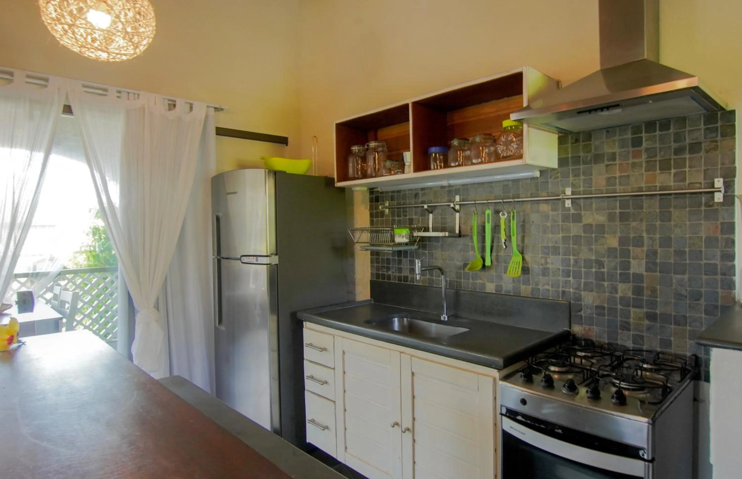Kitchen or kitchenette in Flor da Mata