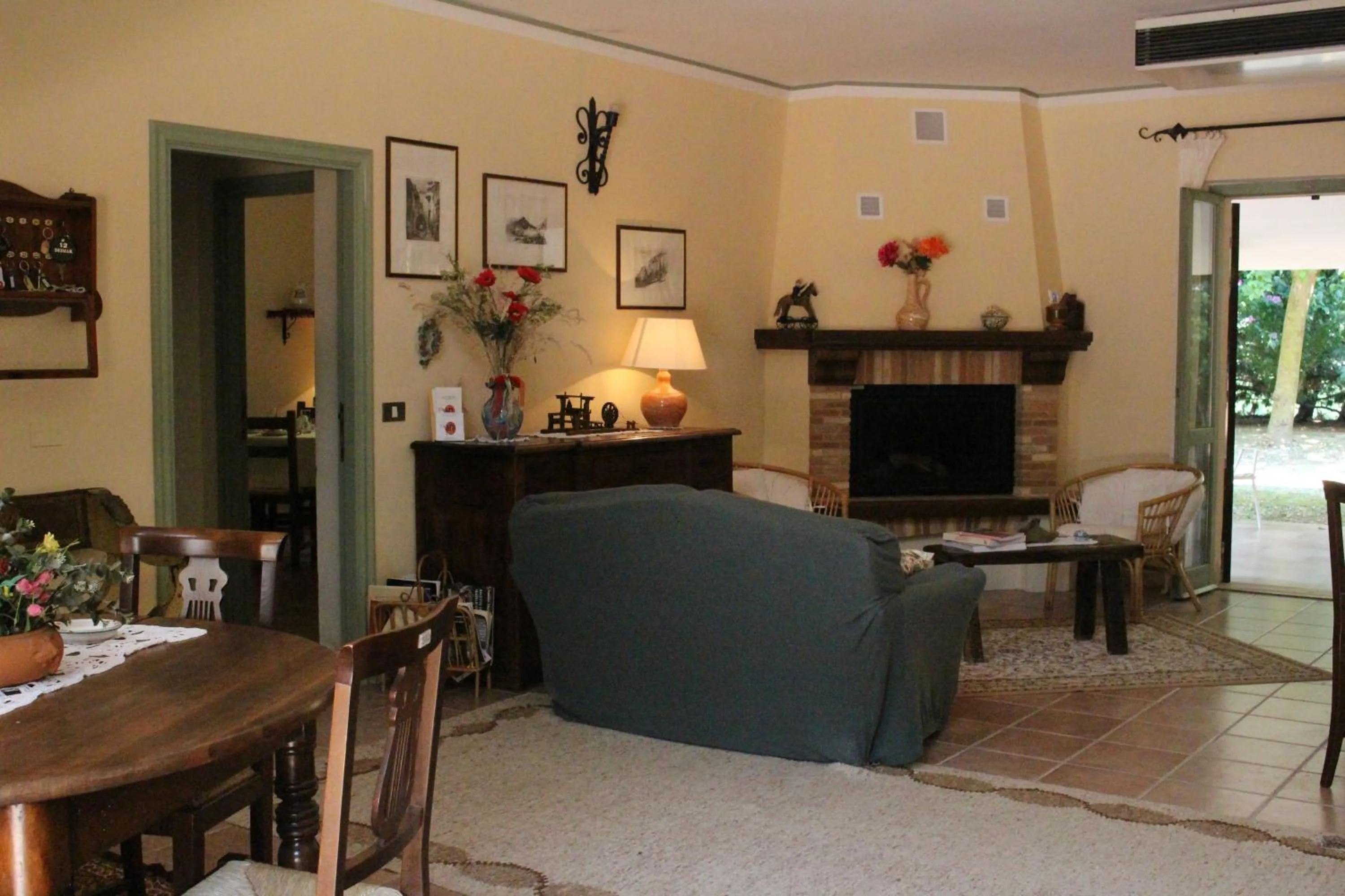 Communal lounge/ TV room in Casa Deimar
