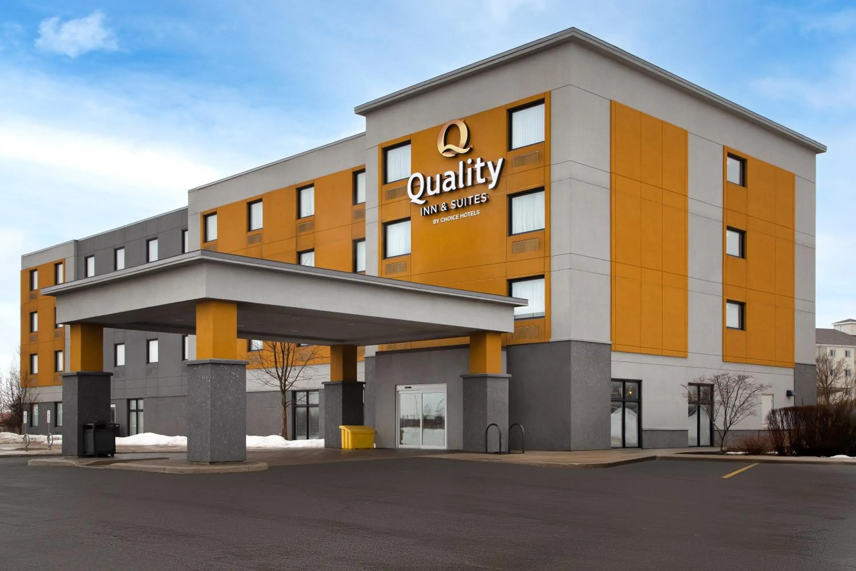 Property building in Quality Inn & Suites Kingston Property building in Quality Inn & Suites Kingston