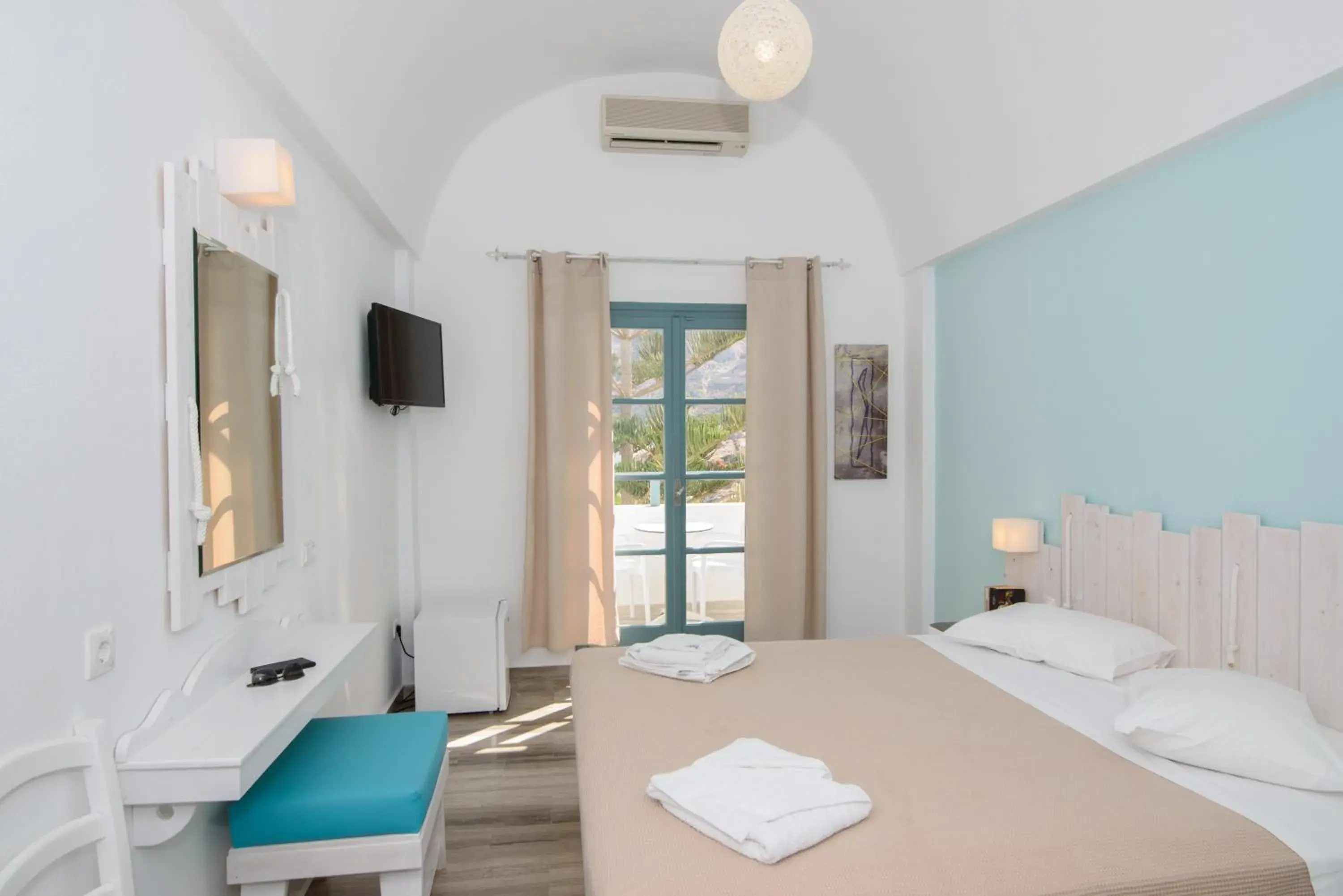 Photo of the whole room, Bed in Iris Boutique Hotel Photo of the whole room, Bed in Iris Boutique Hotel