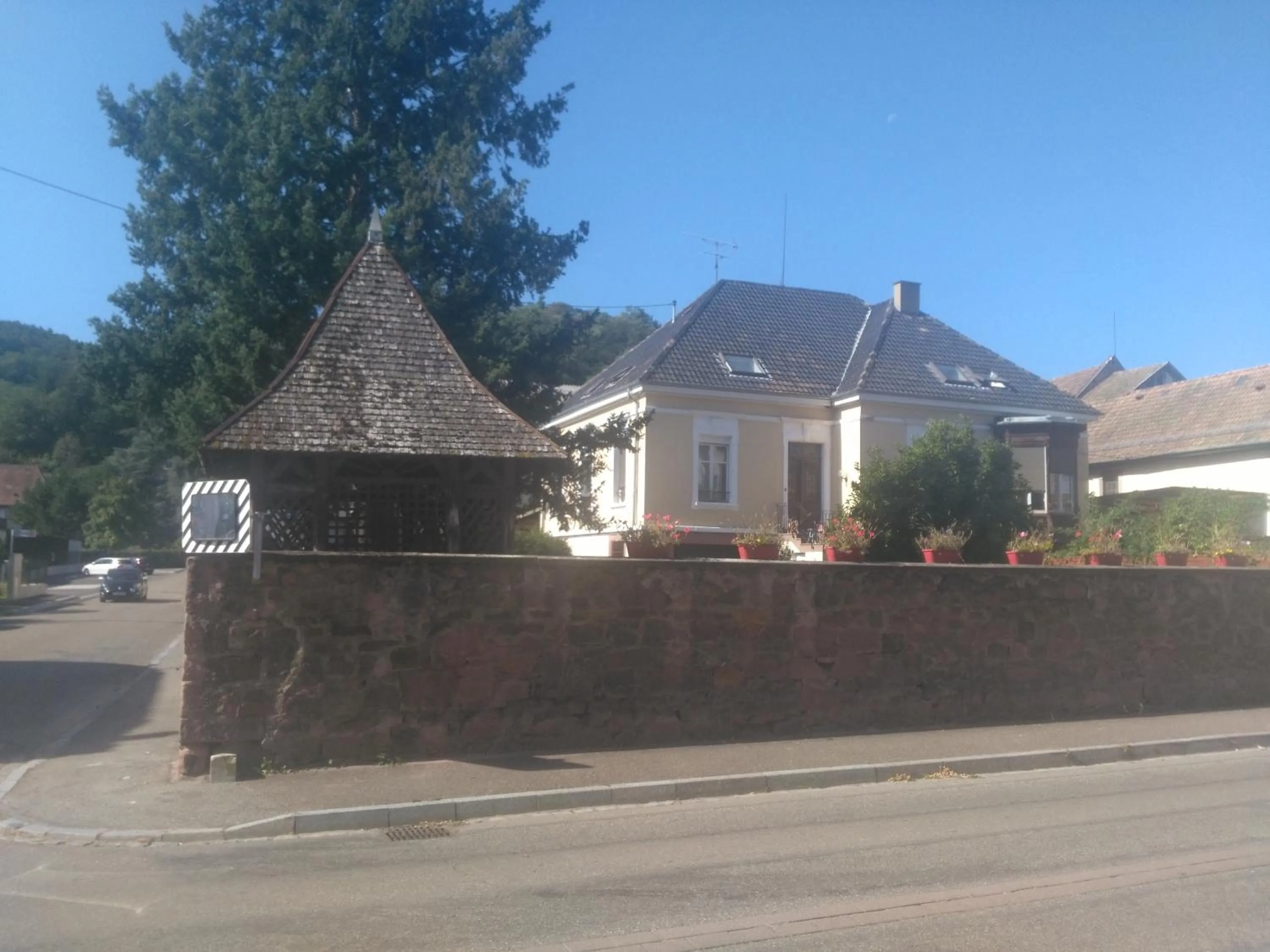 Property building in Chambres Privatives Chez l'Habitant