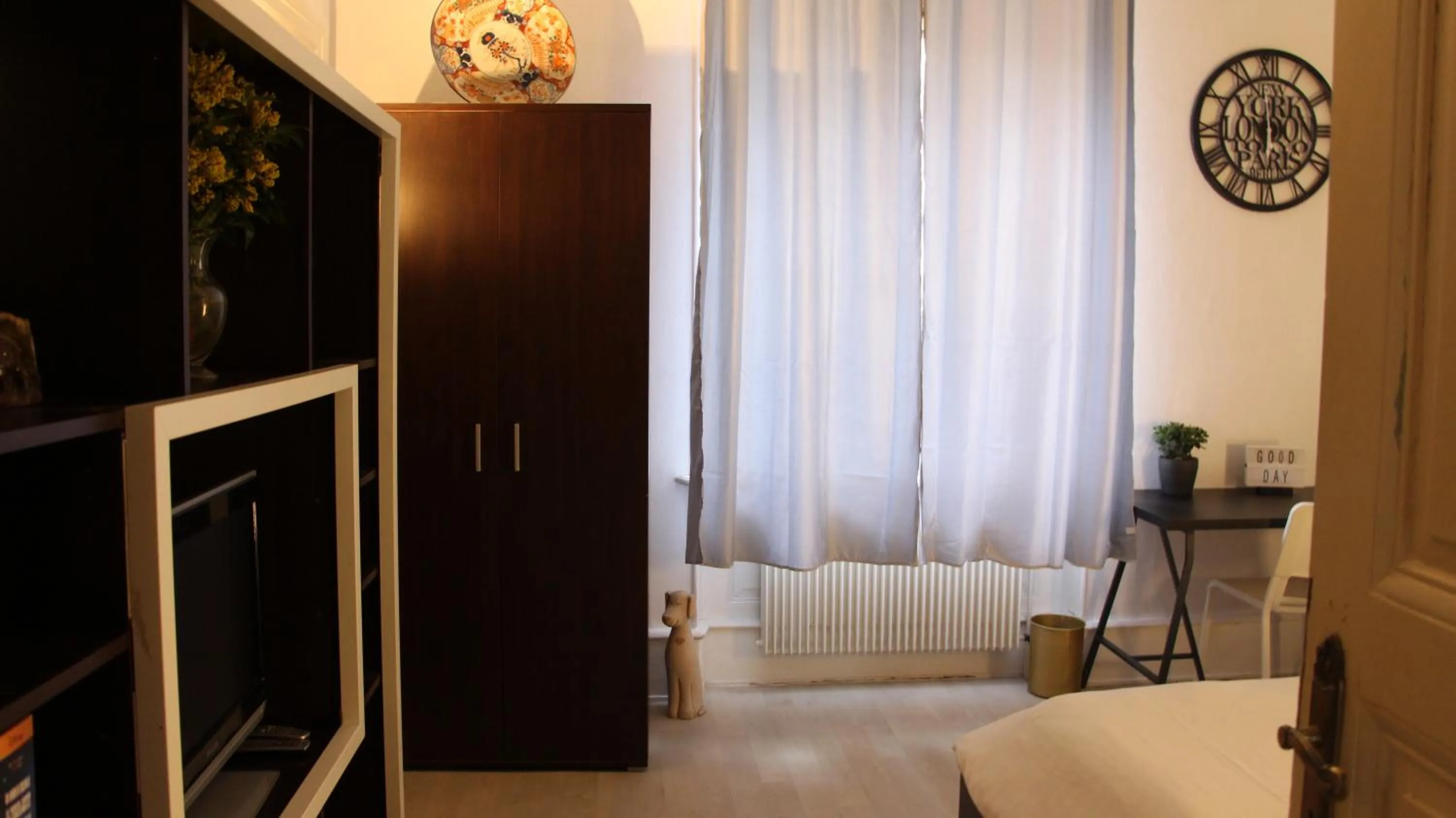 TV and multimedia, Bed in Chambres Privatives Chez l'Habitant