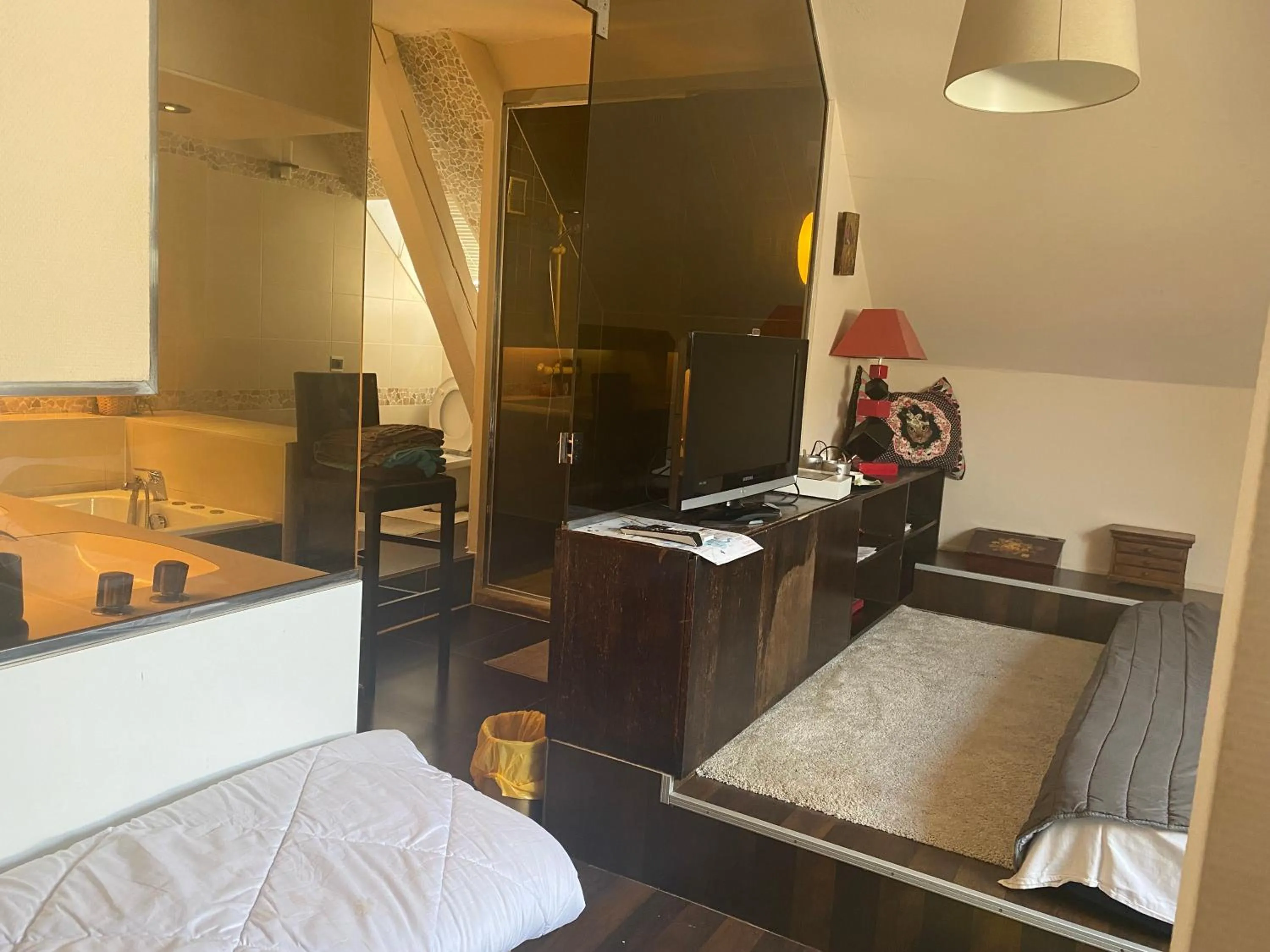 TV and multimedia, Bed in Chambres Privatives Chez l'Habitant