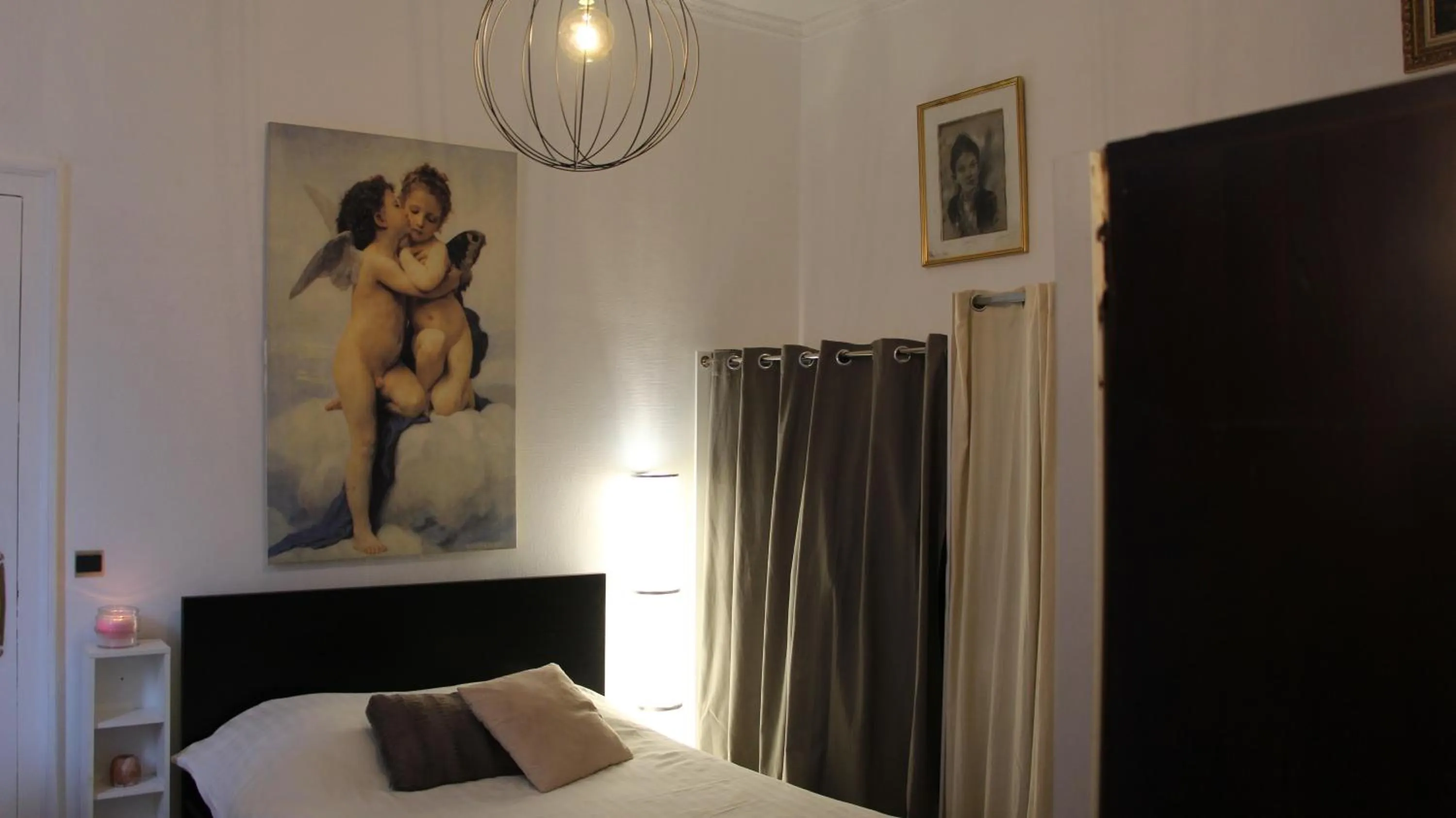 Photo of the whole room, Bed in Chambres Privatives Chez l'Habitant
