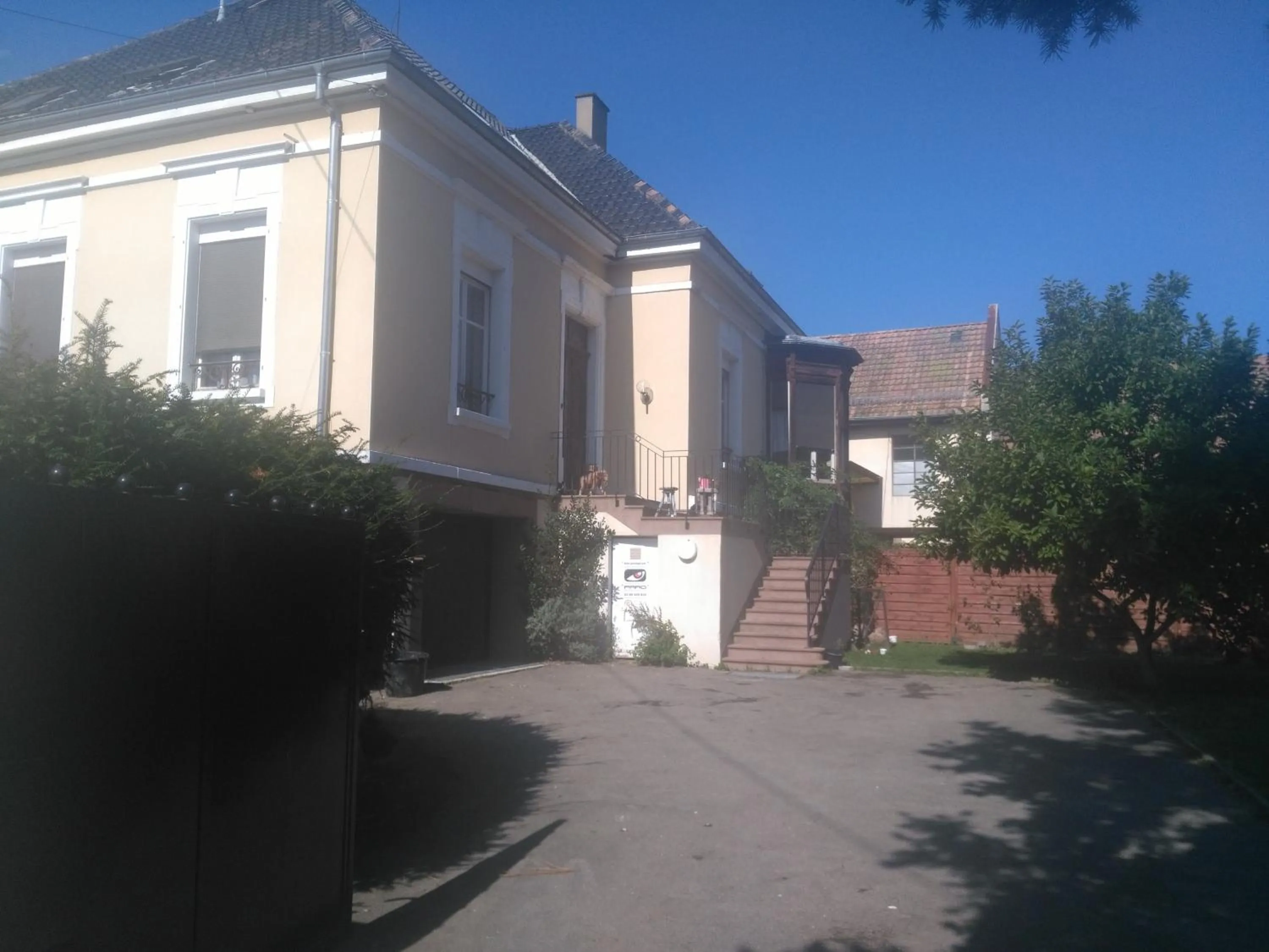 Property building in Chambres Privatives Chez l'Habitant