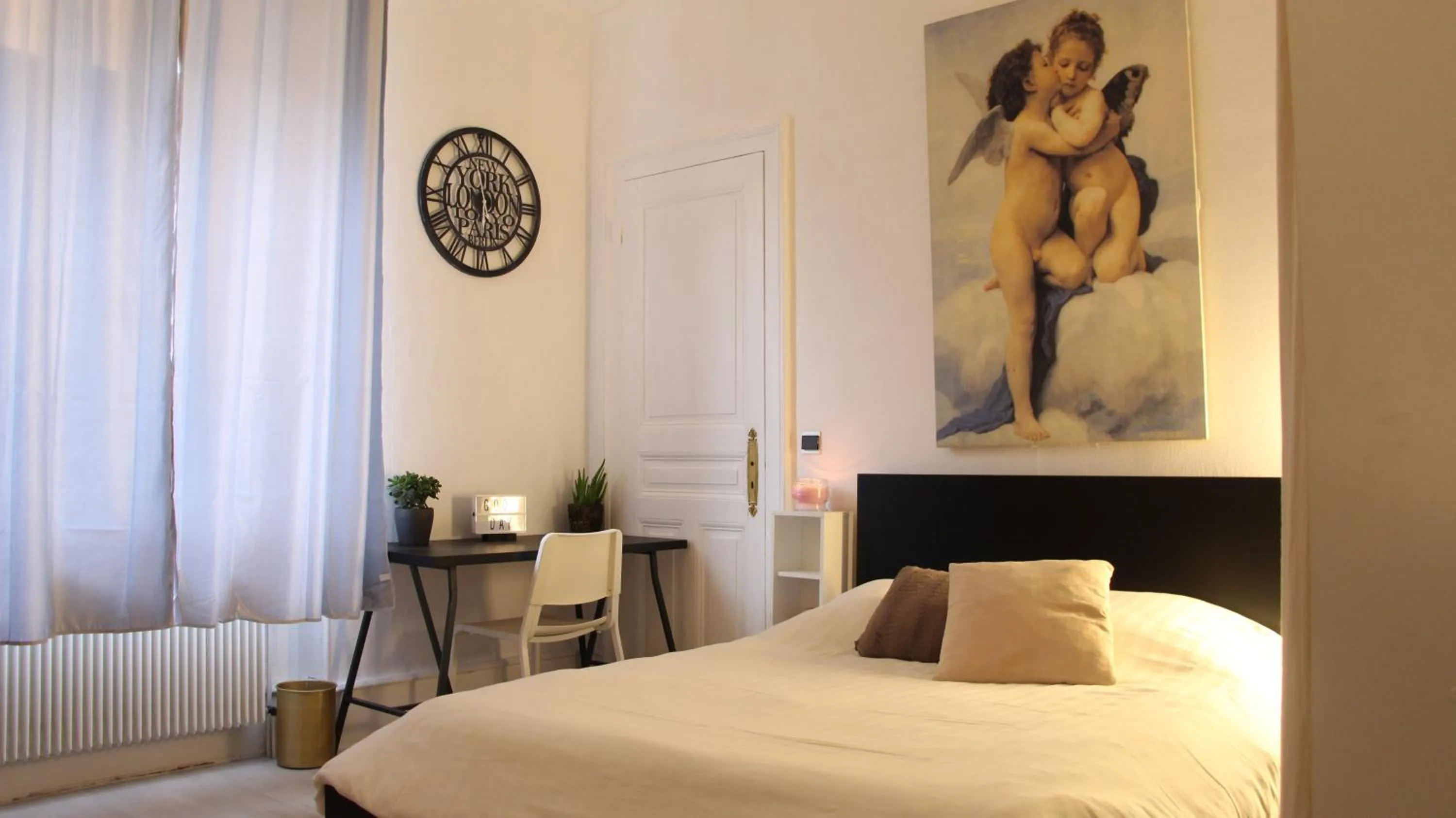 Bedroom, Bed in Chambres Privatives Chez l'Habitant