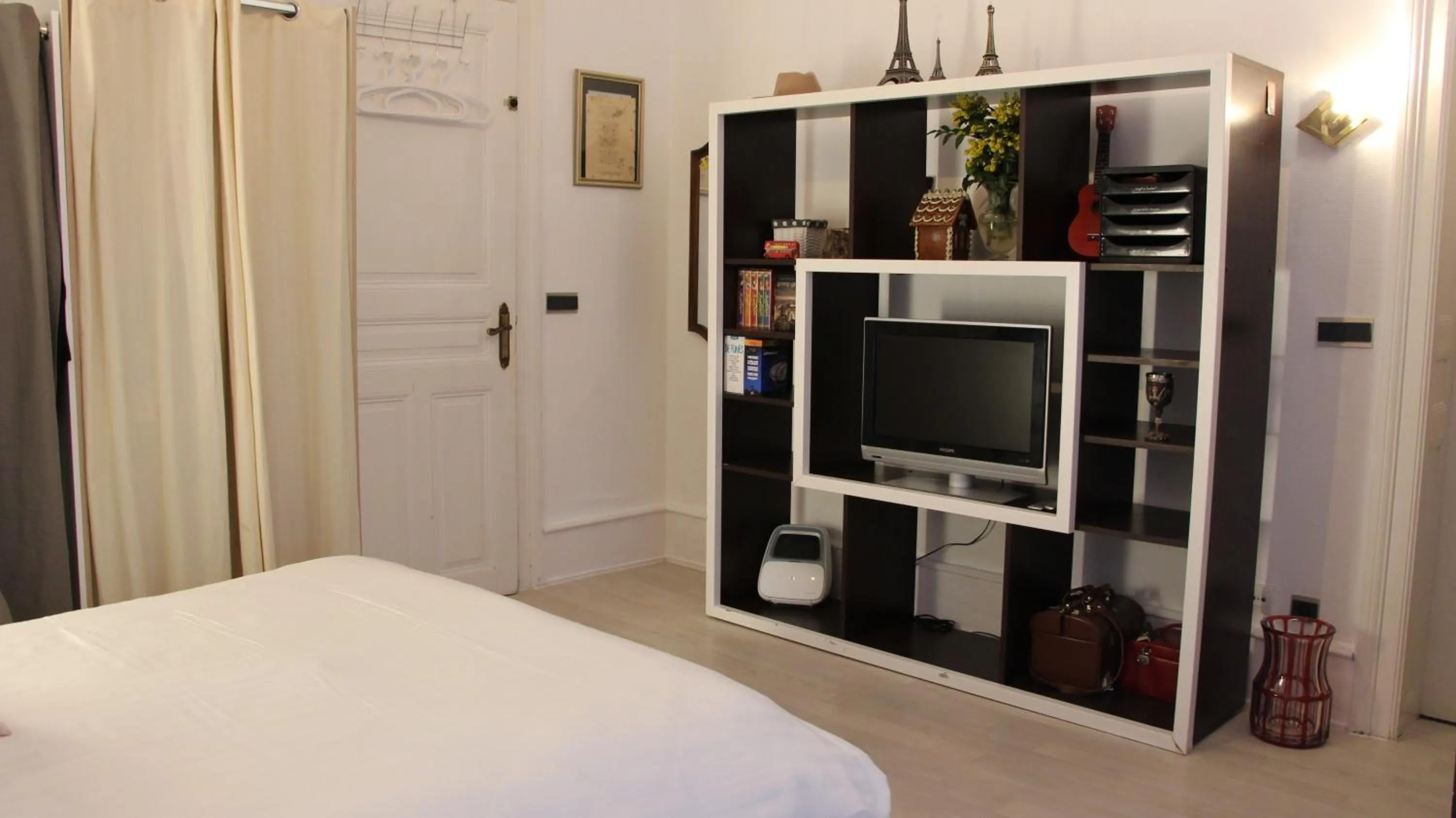 TV and multimedia, Bed in Chambres Privatives Chez l'Habitant