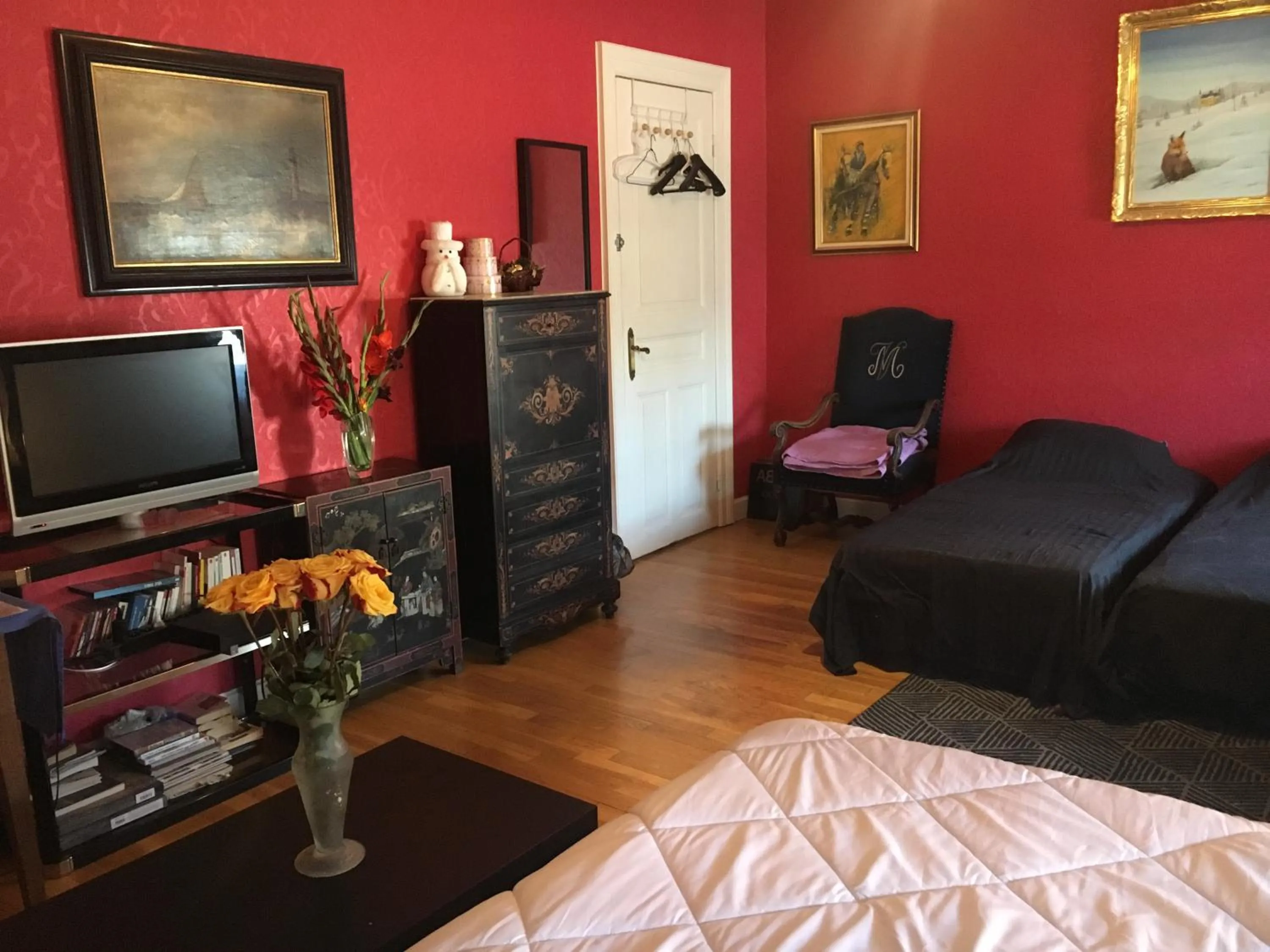 Seating area, Bed in Chambres Privatives Chez l'Habitant